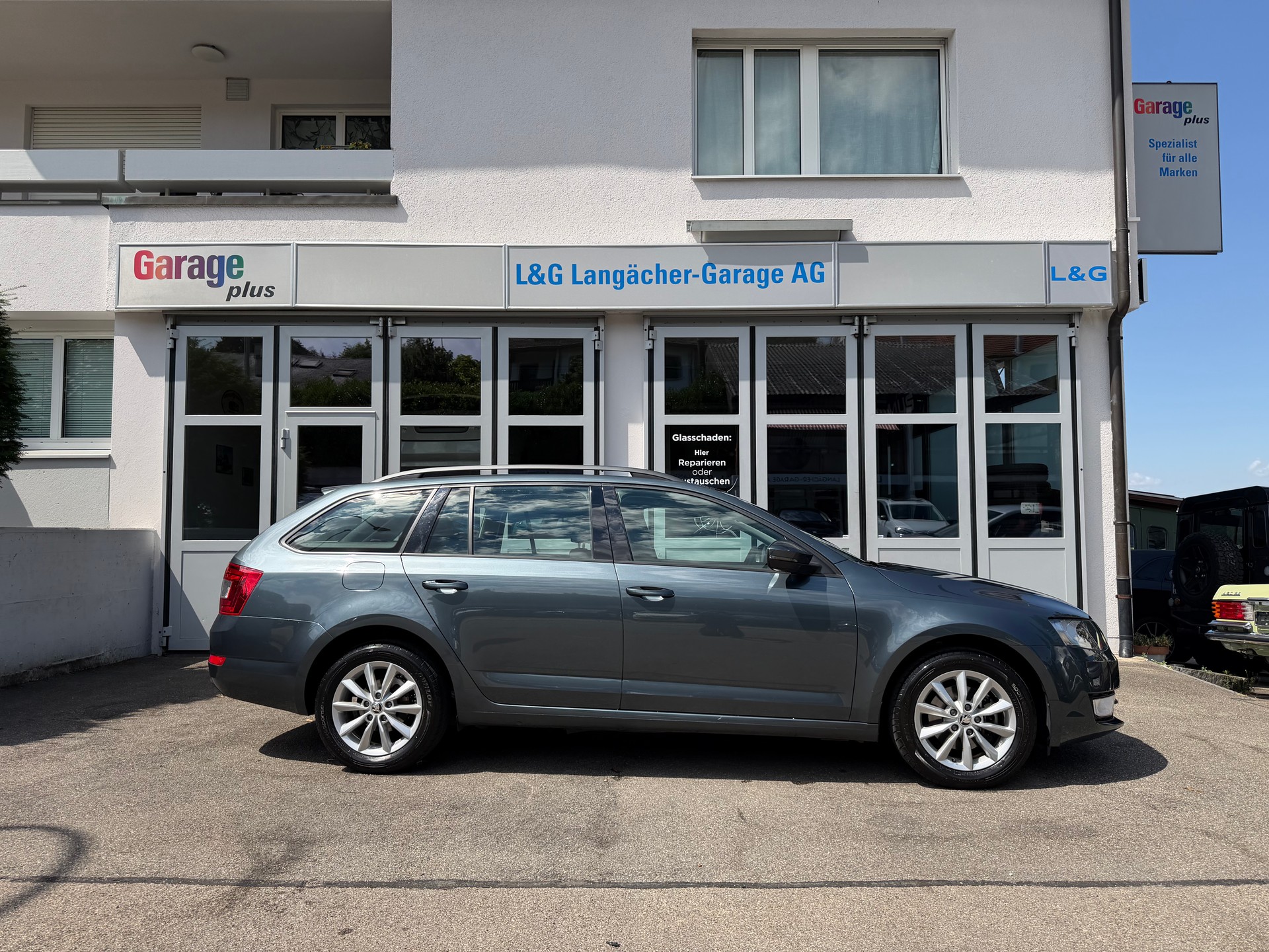 SKODA Octavia Combi 1.4 TSI Ambition DSG-image-0