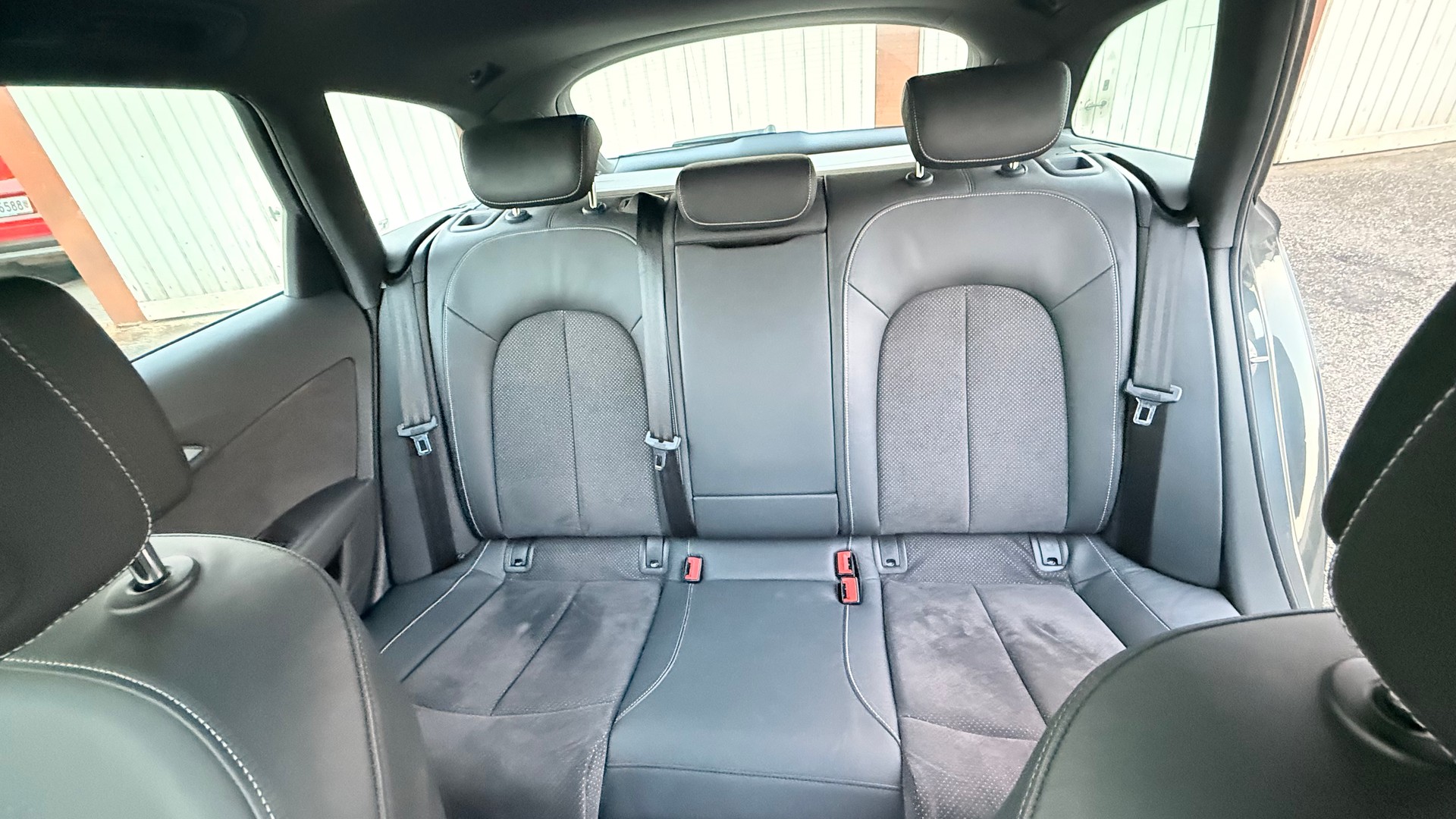 AUDI A6 Avant 3.0 TDI V6 quattro S-tronic-image-9