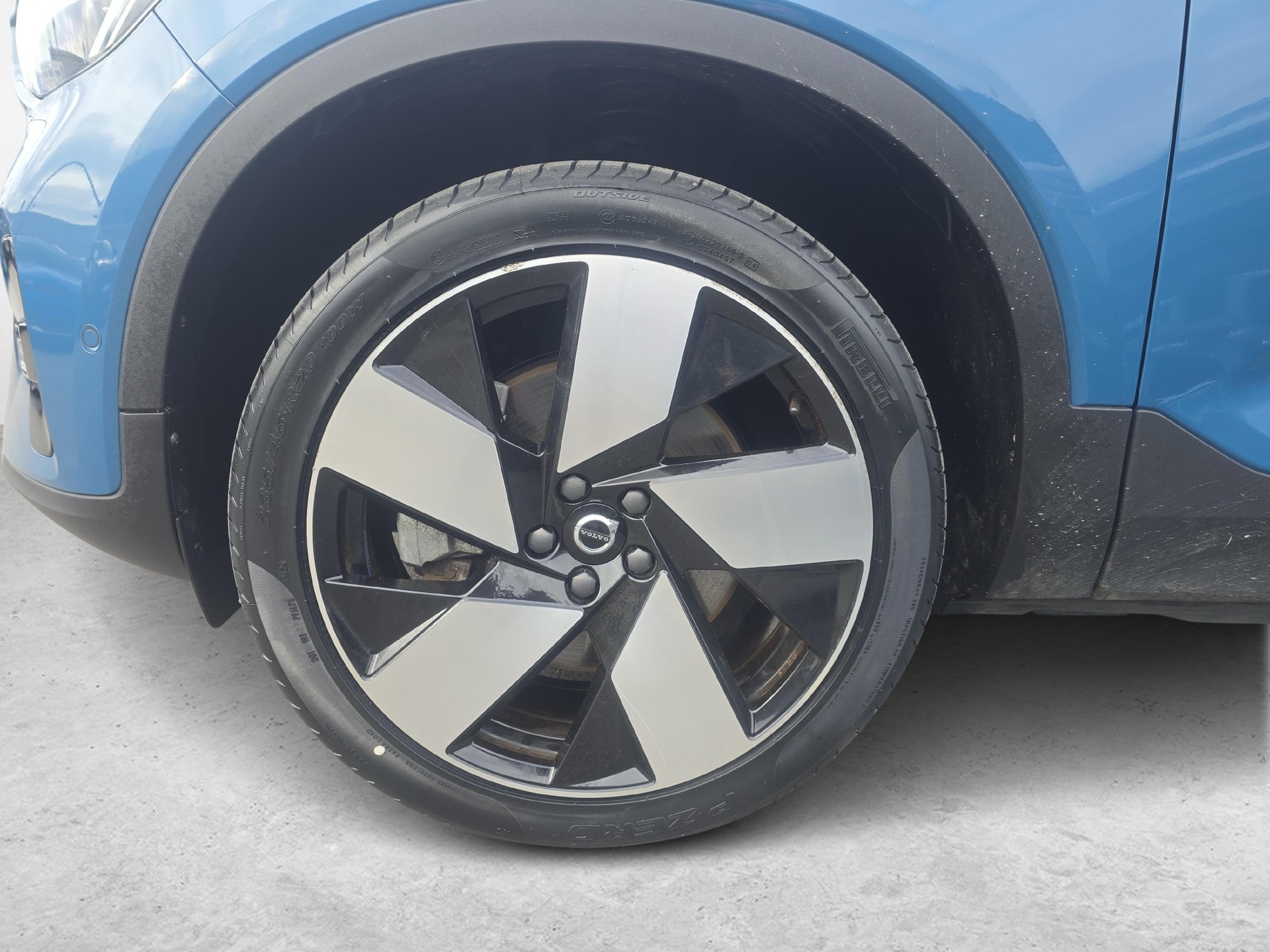 VOLVO C40 P8 Twin Recharge AWD-image-8
