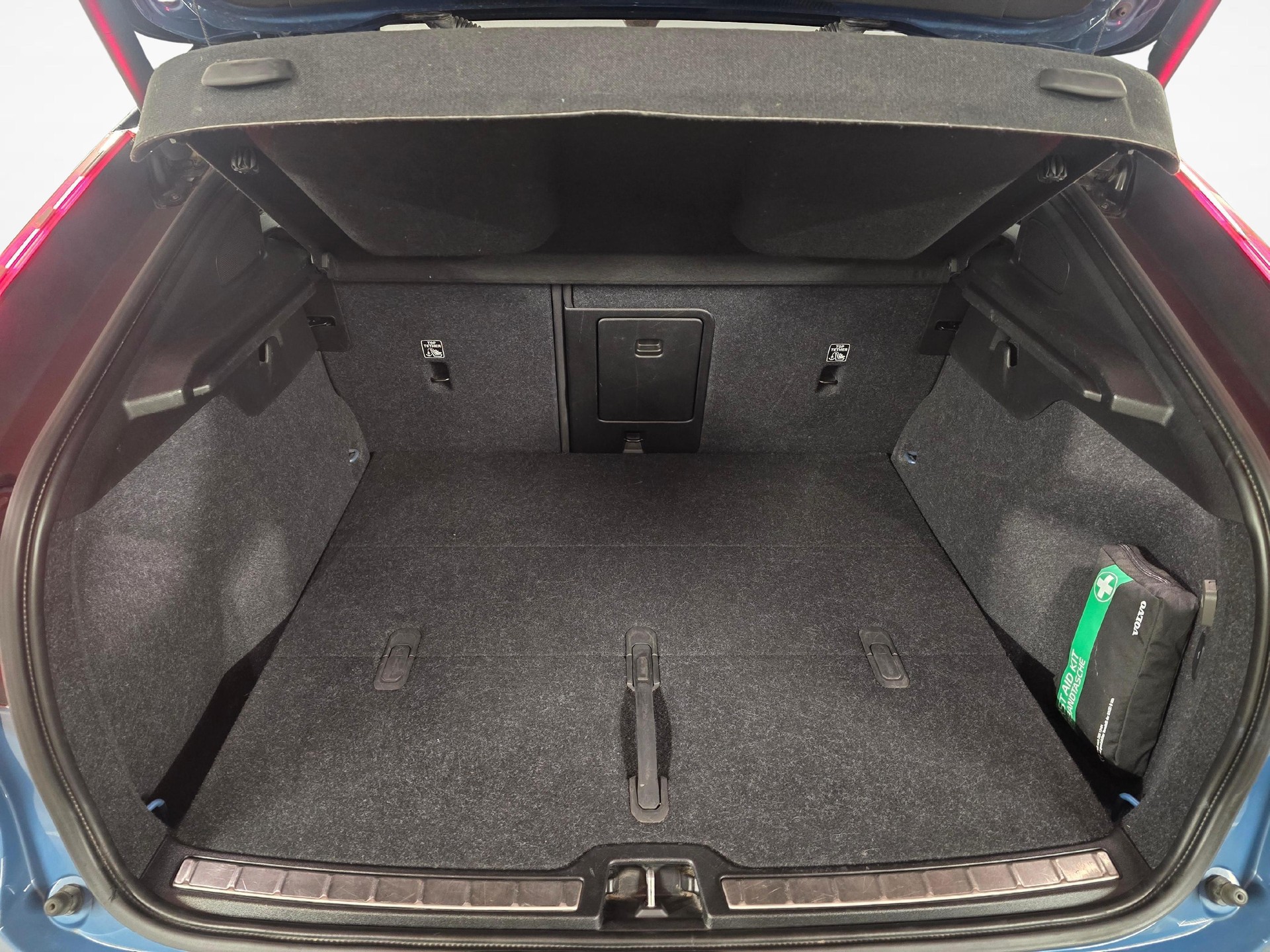 VOLVO C40 P8 Twin Recharge AWD-image-14