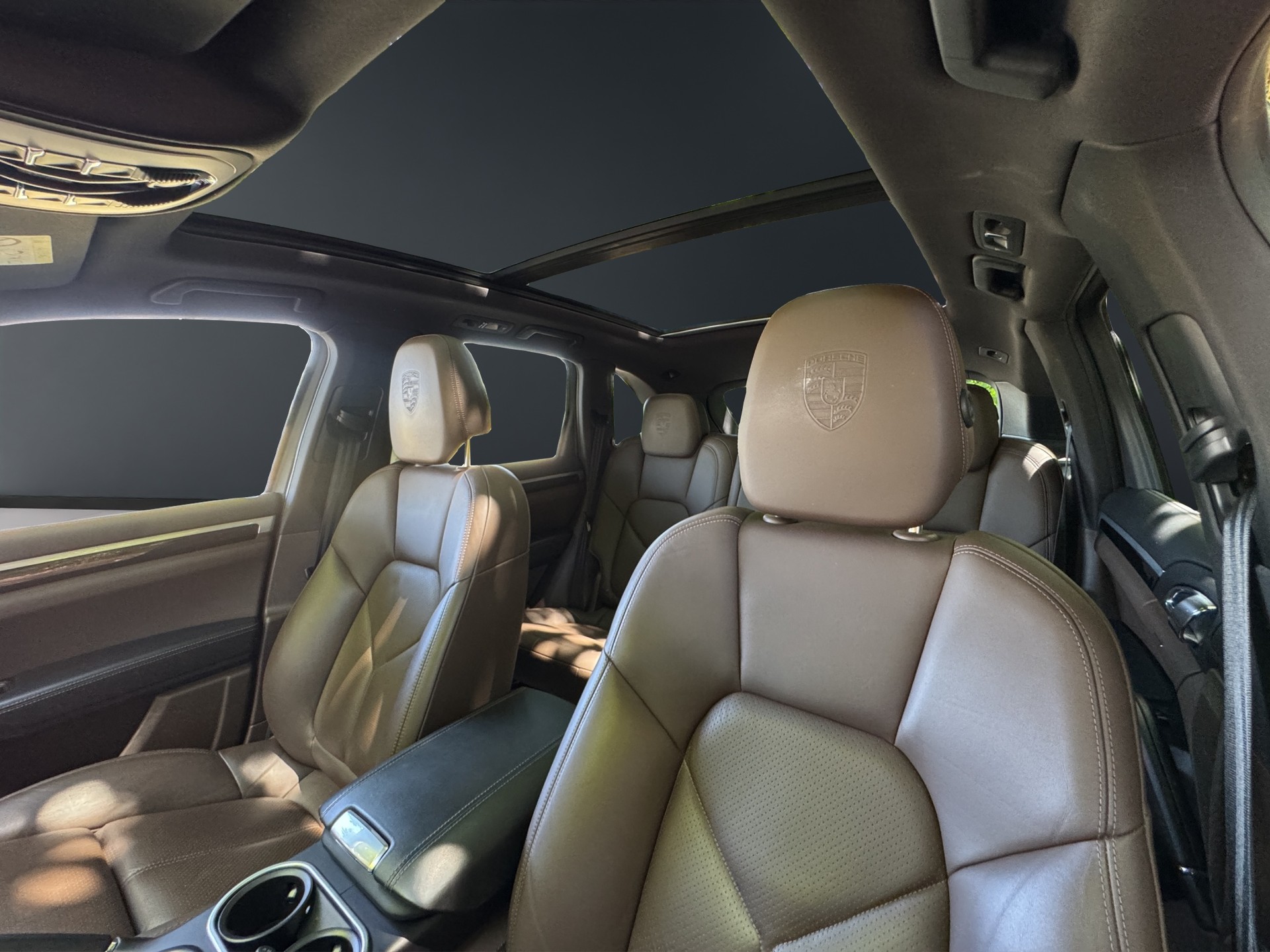 PORSCHE Cayenne S E-Hybrid Platinum Edition-image-22