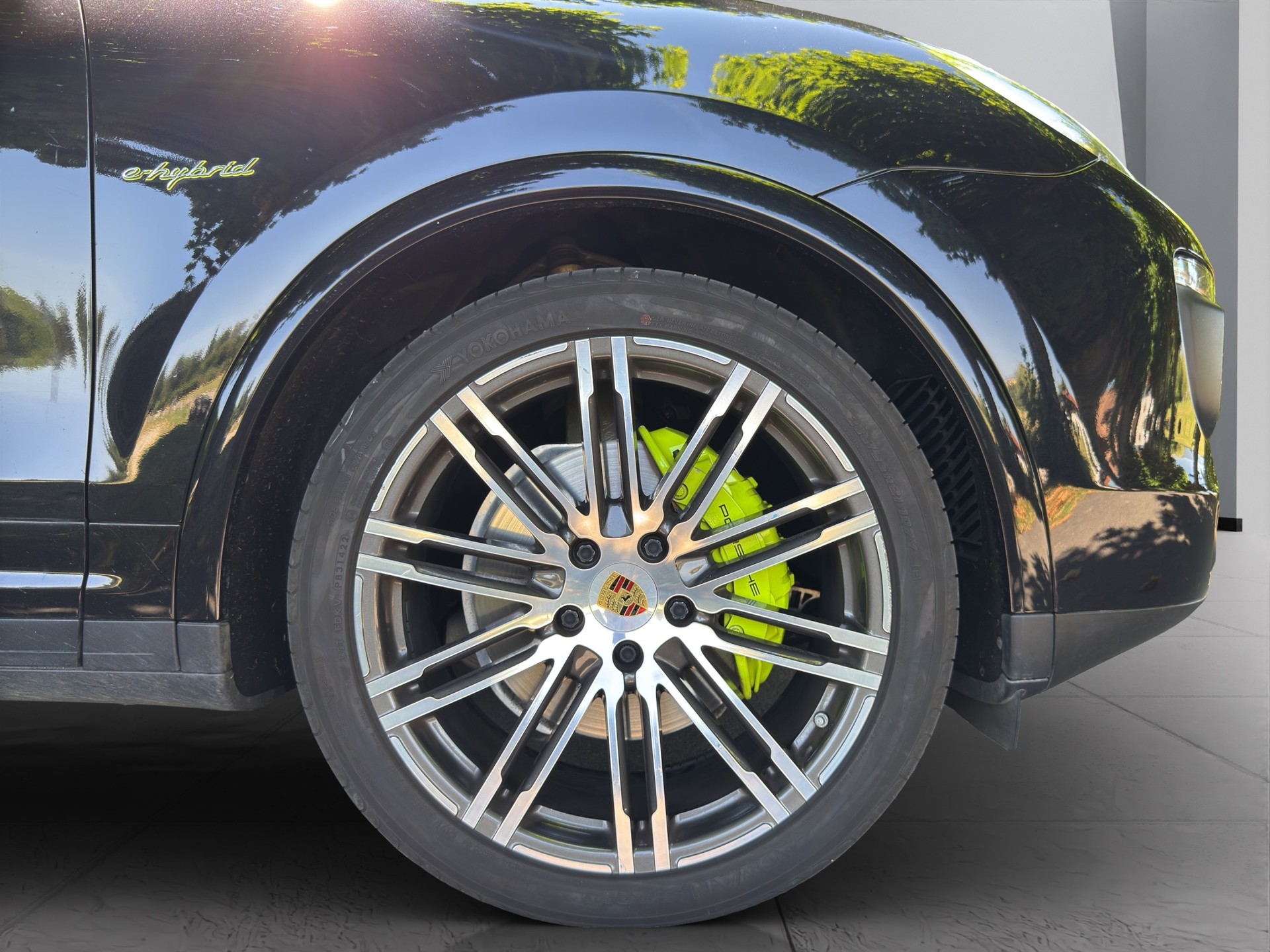 PORSCHE Cayenne S E-Hybrid Platinum Edition-image-19