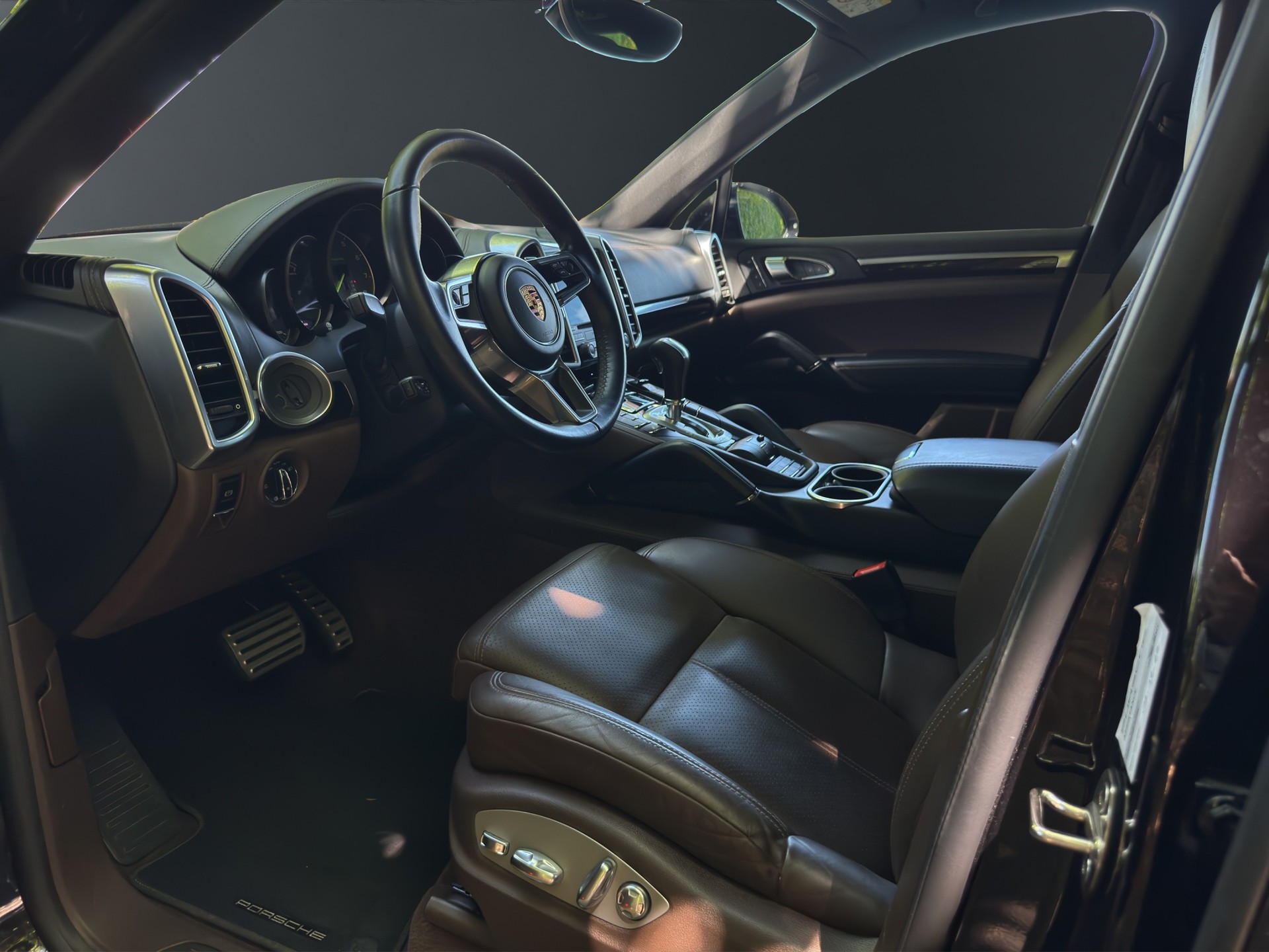 PORSCHE Cayenne S E-Hybrid Platinum Edition-image-8