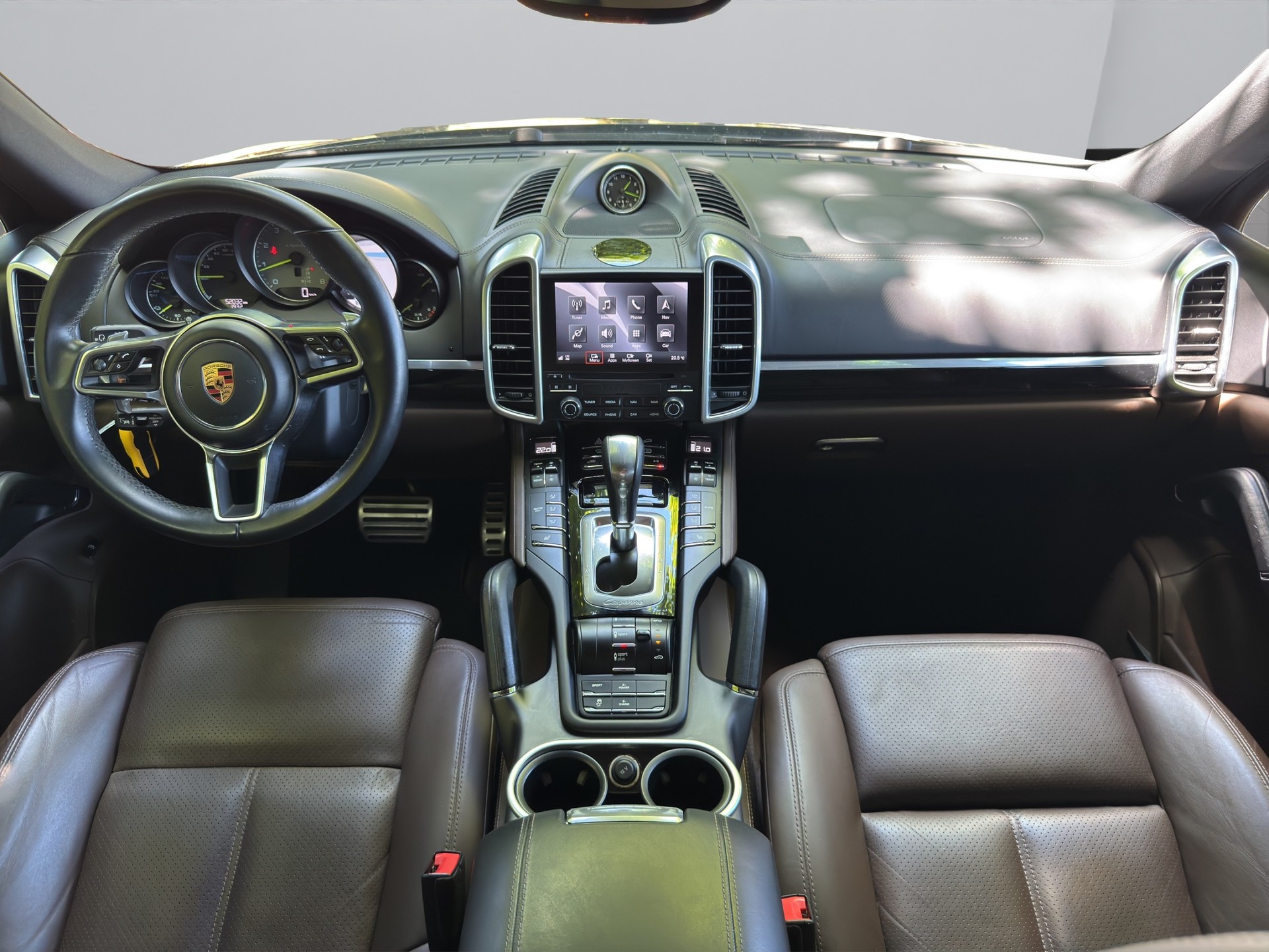 PORSCHE Cayenne S E-Hybrid Platinum Edition-image-11