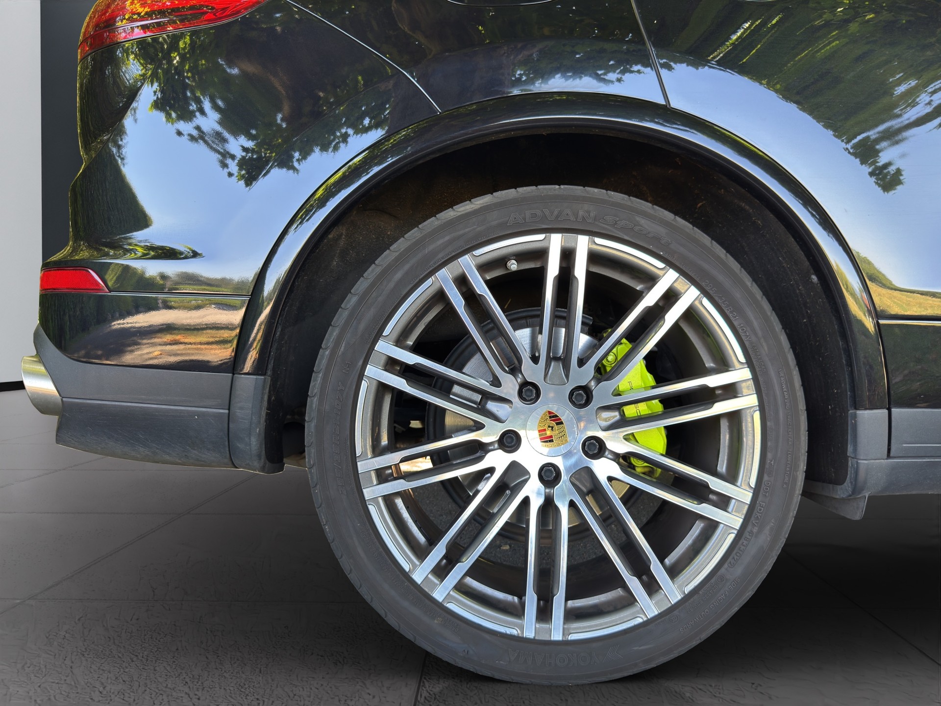 PORSCHE Cayenne S E-Hybrid Platinum Edition-image-21