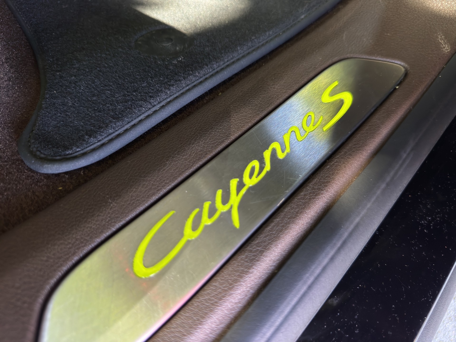 PORSCHE Cayenne S E-Hybrid Platinum Edition-image-24