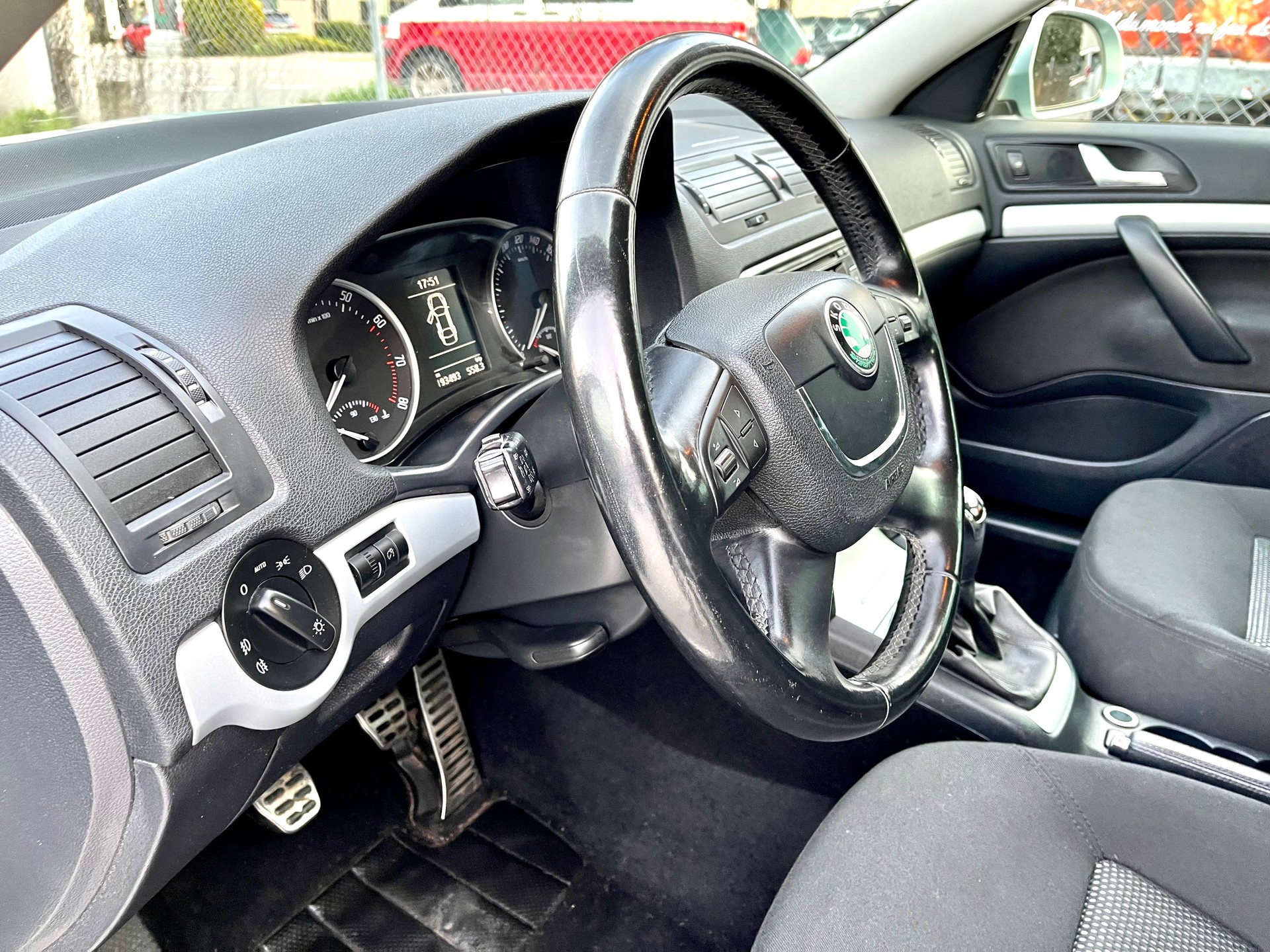 SKODA Octavia Combi 1.8 TSI Swiss Adventure 4x4-image-20