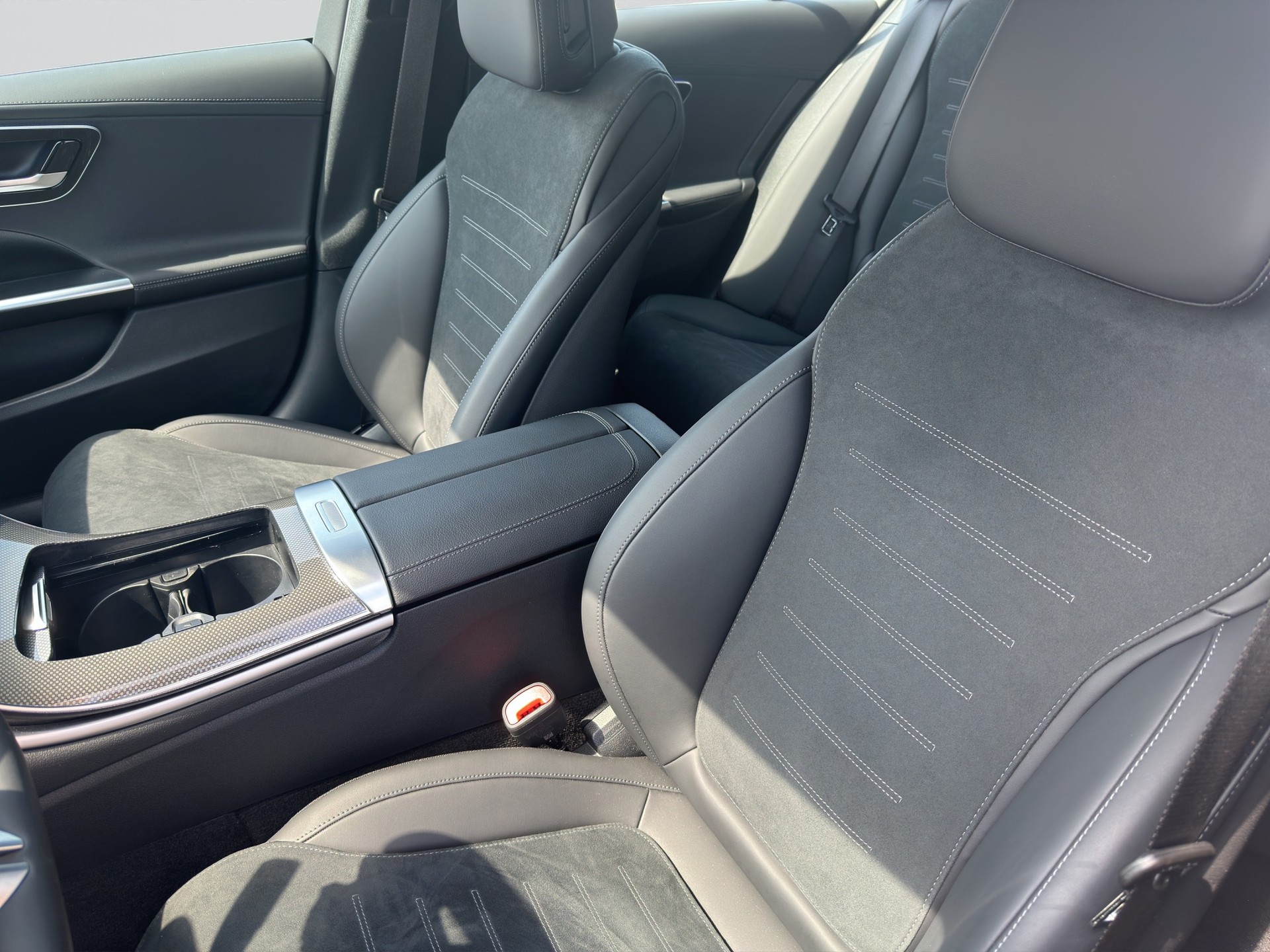 MERCEDES-BENZ C 220 d AMG 4 Matic Line G-Tronic-image-6