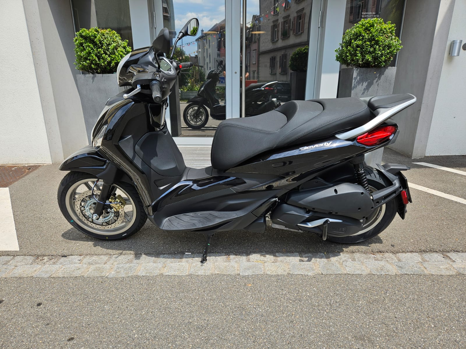 PIAGGIO Beverly 310 hpe E5+-showroom-element-1