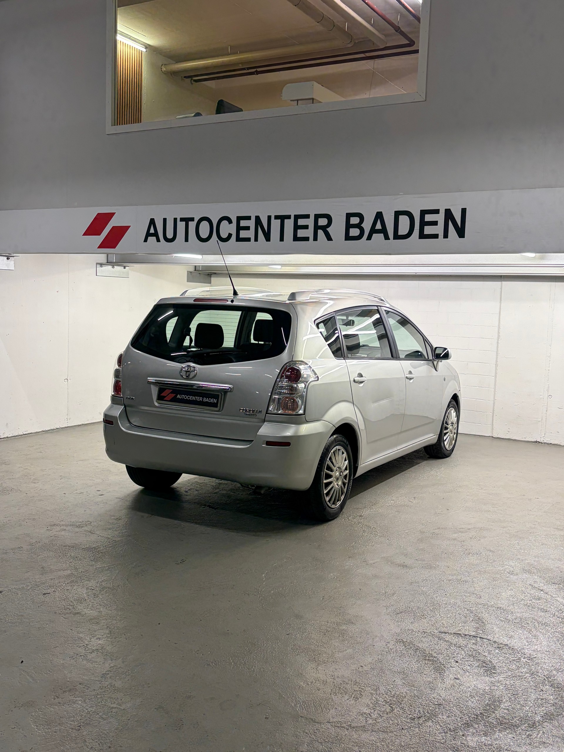 TOYOTA Corolla Verso 2.2 D-4D Limited 7 Plätzer-image-3