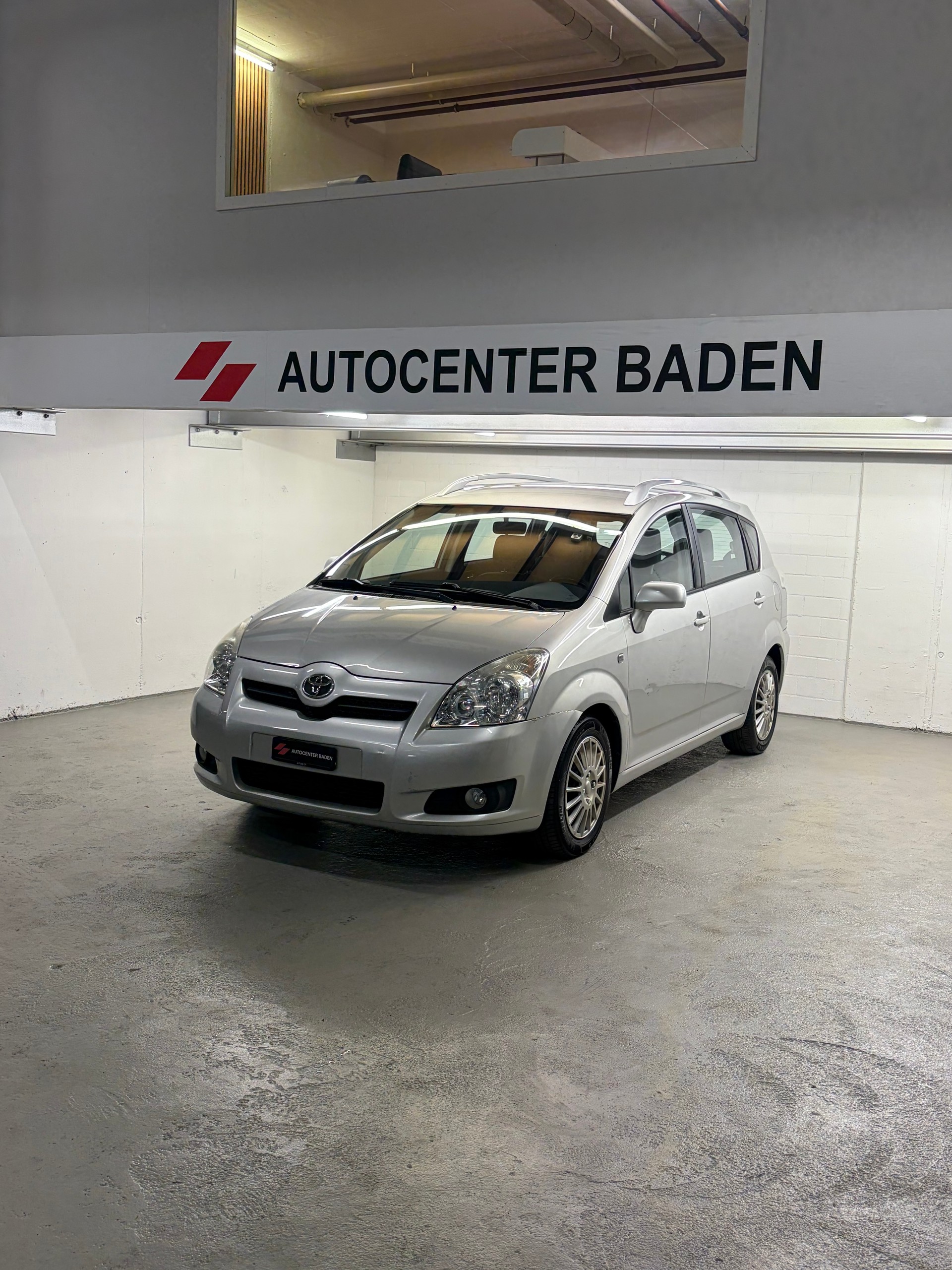TOYOTA Corolla Verso 2.2 D-4D Limited 7 Plätzer-image-0