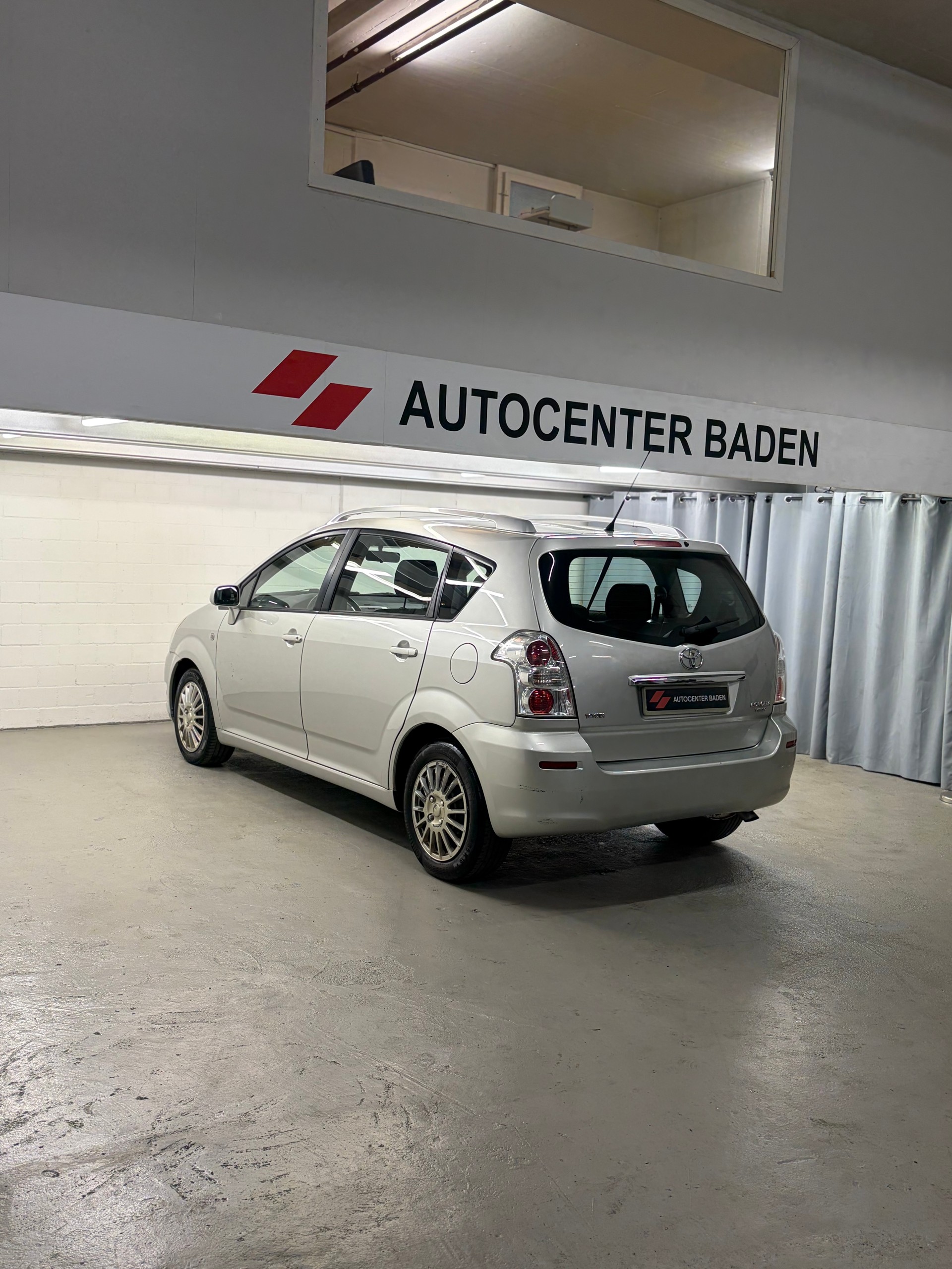 TOYOTA Corolla Verso 2.2 D-4D Limited 7 Plätzer-image-5