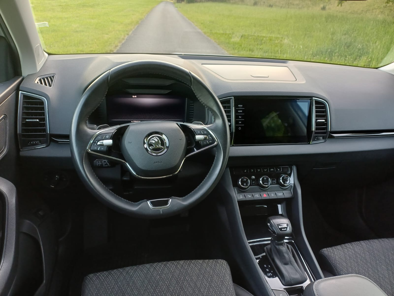 SKODA Karoq 2.0 TDI CR Style 4x4 DSG-image-4