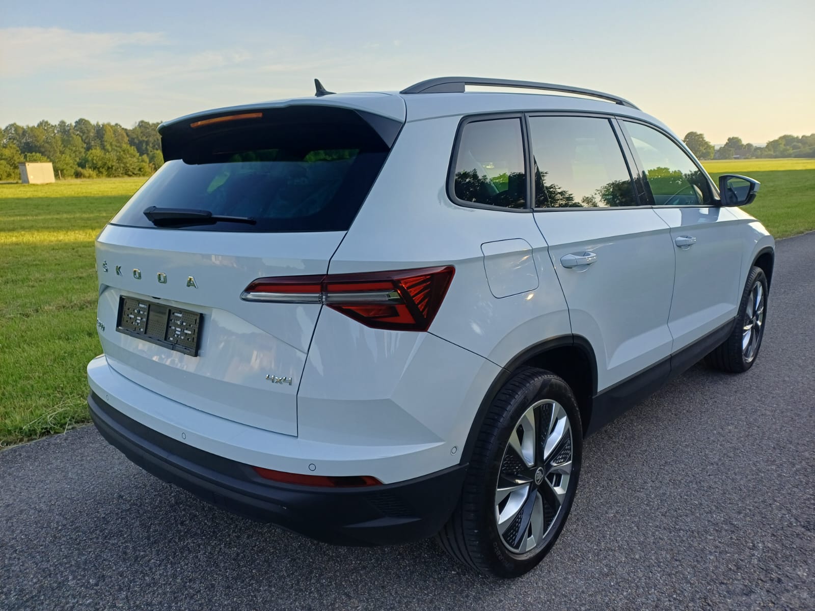 SKODA Karoq 2.0 TDI CR Style 4x4 DSG-image-2