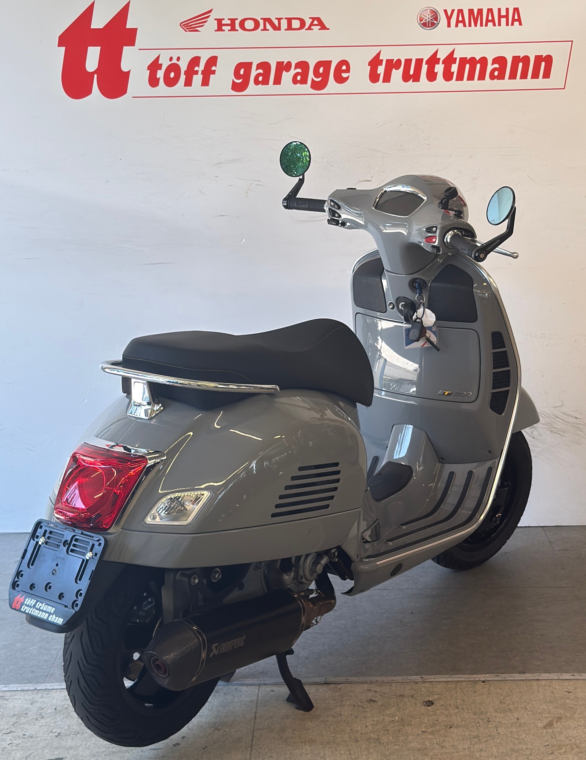 PIAGGIO Vespa GTS 300 HPE ABS/ASR-showroom-element-3