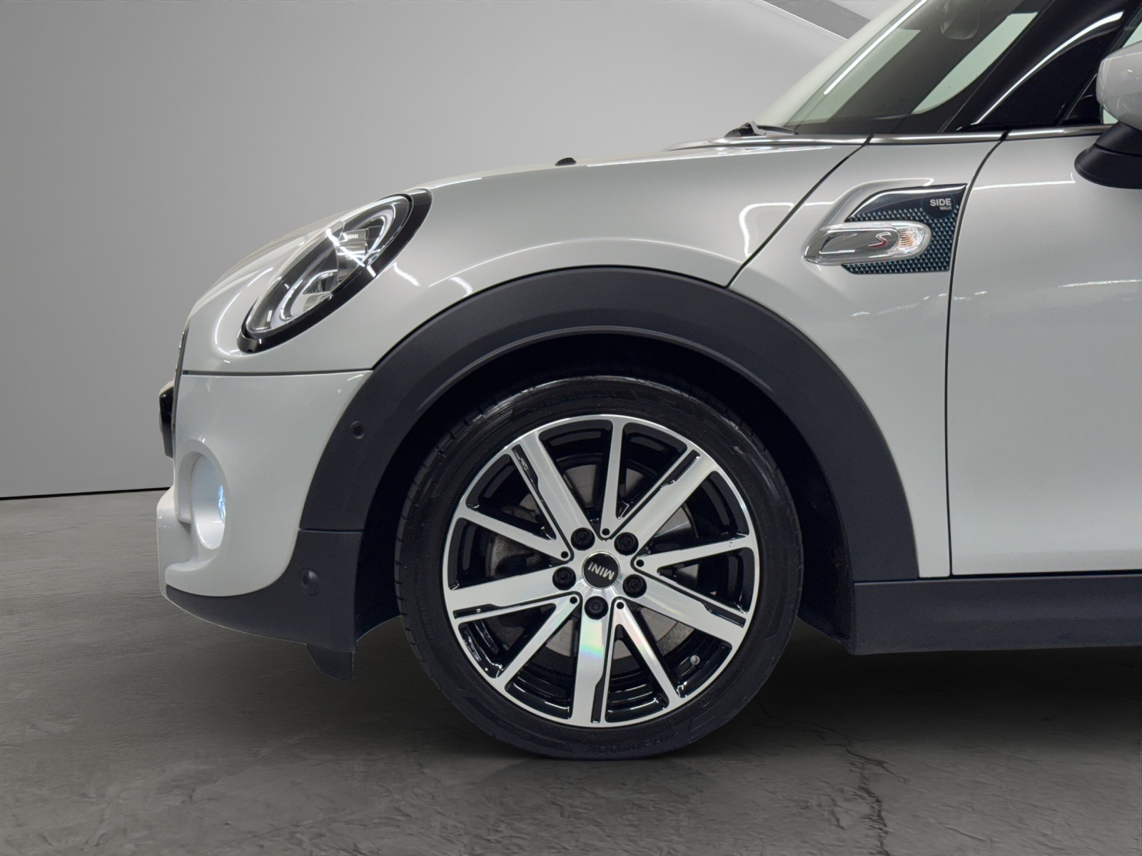 MINI Cabrio Cooper S-image-8