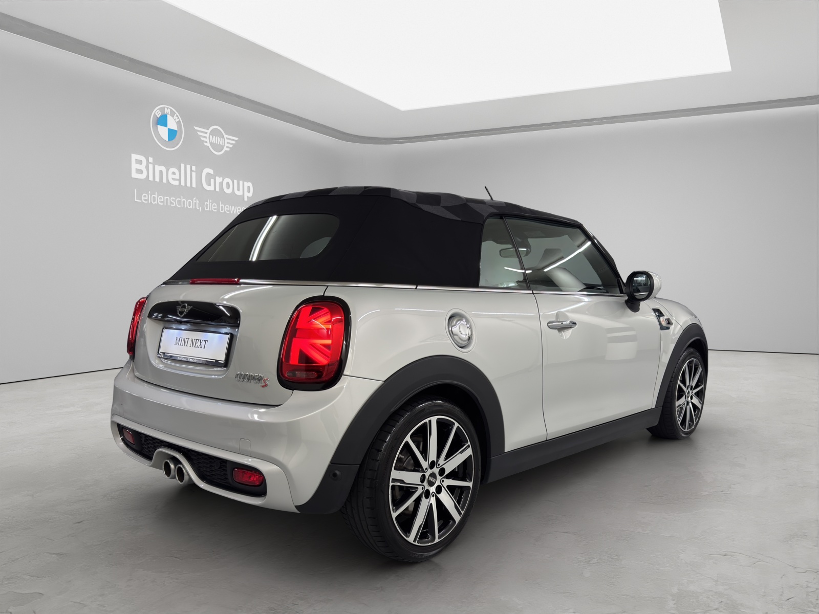 MINI Cabrio Cooper S-image-4