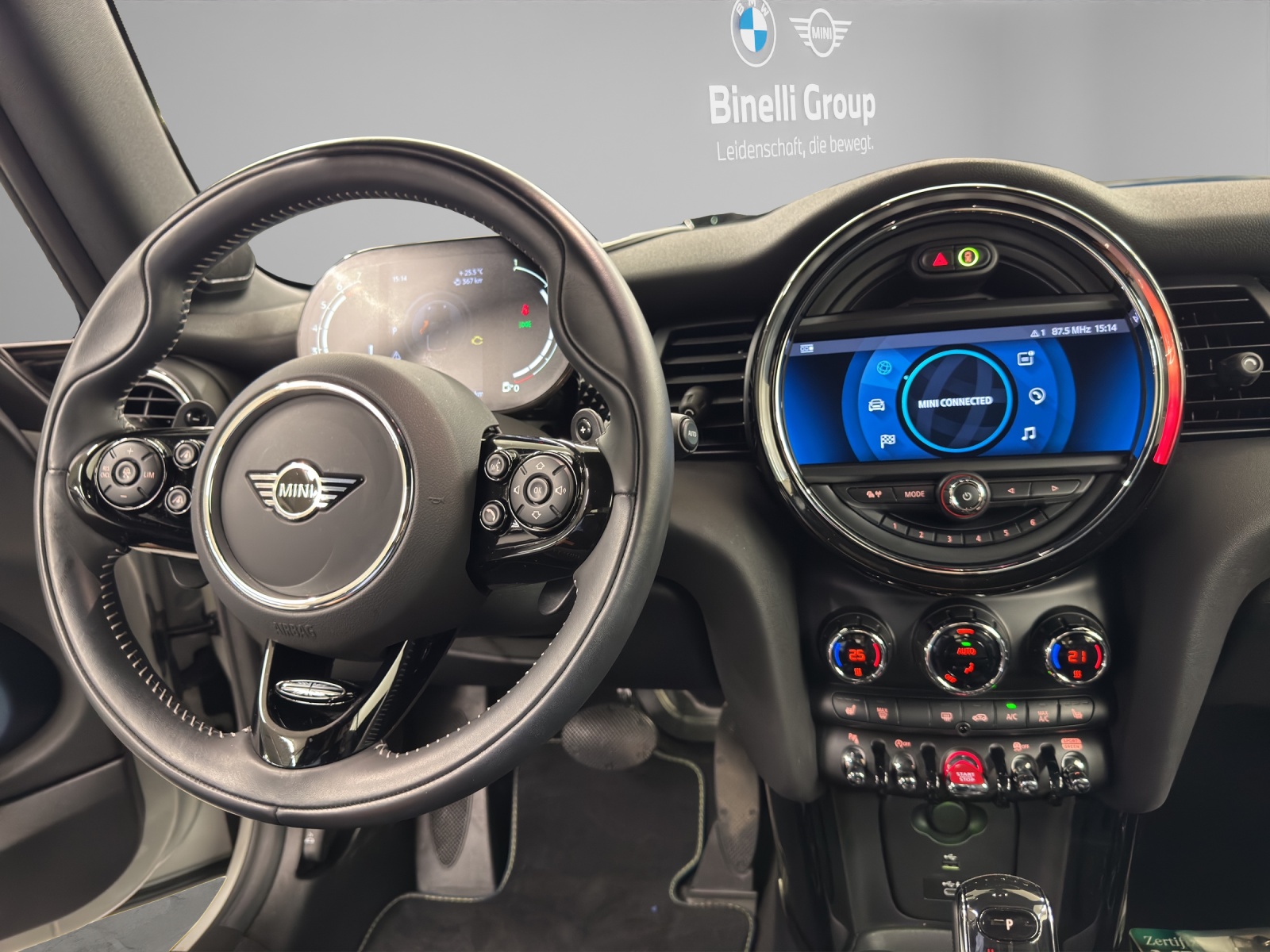 MINI Cabrio Cooper S-image-18