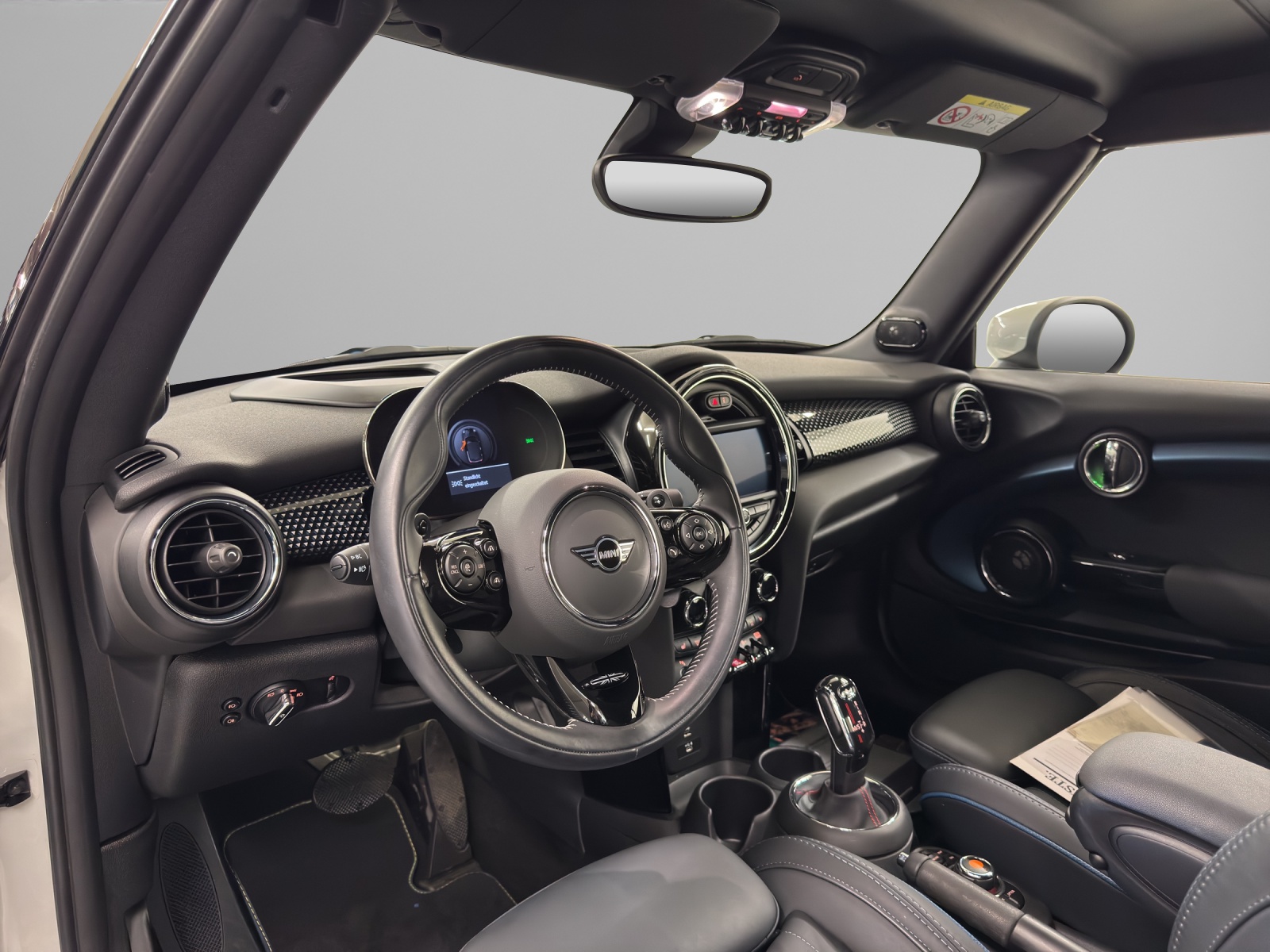 MINI Cabrio Cooper S-image-11