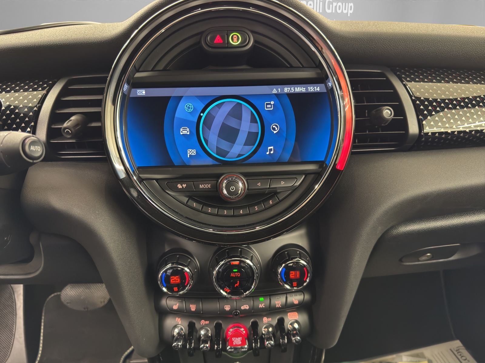 MINI Cabrio Cooper S-image-19