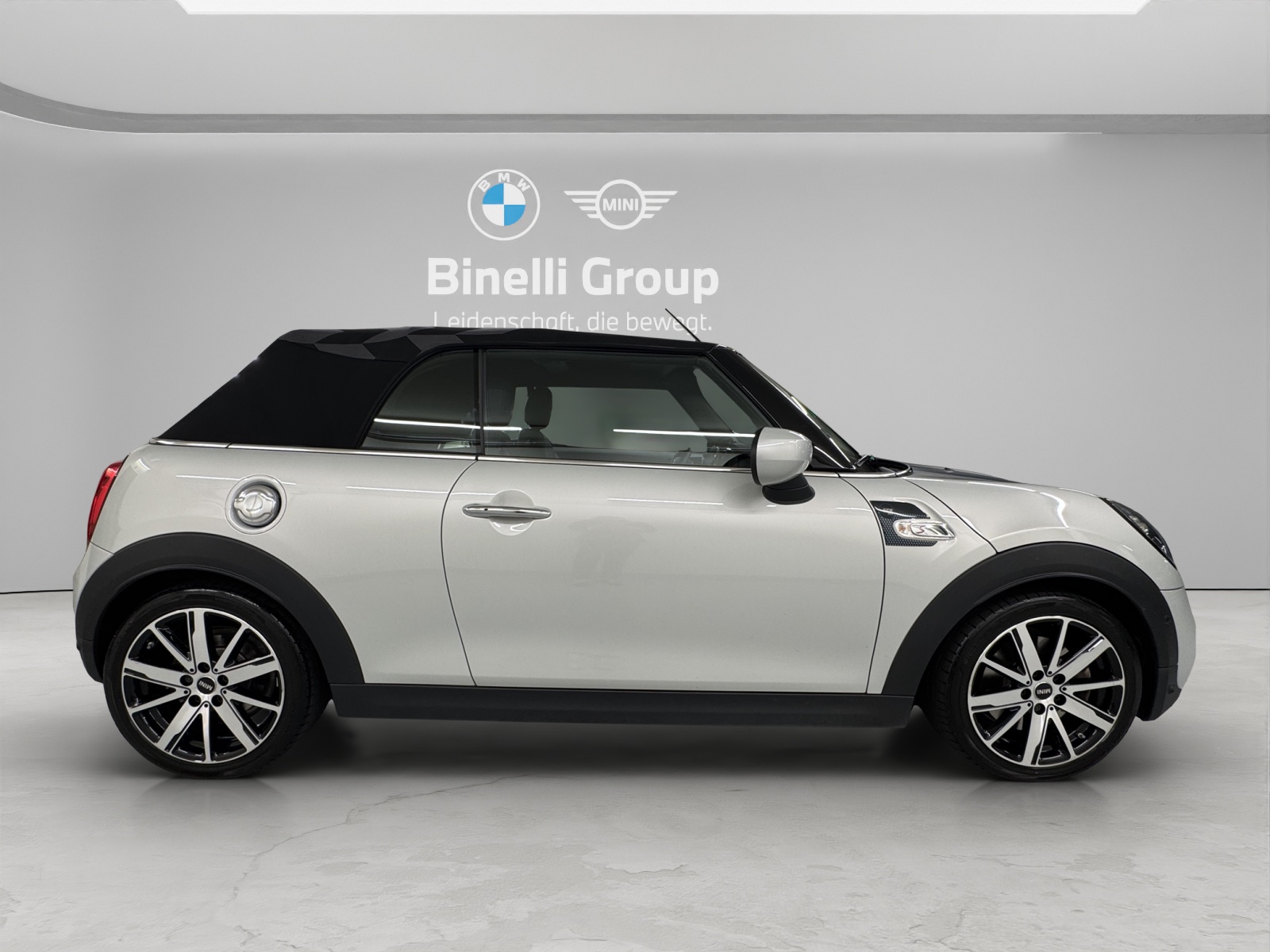 MINI Cabrio Cooper S-image-5