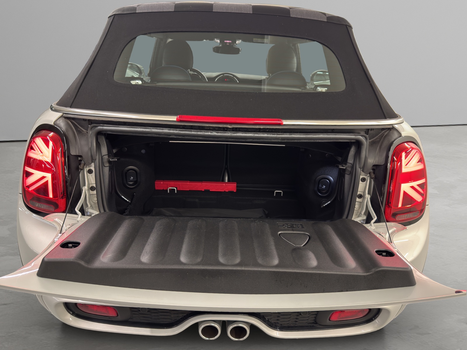 MINI Cabrio Cooper S-image-9
