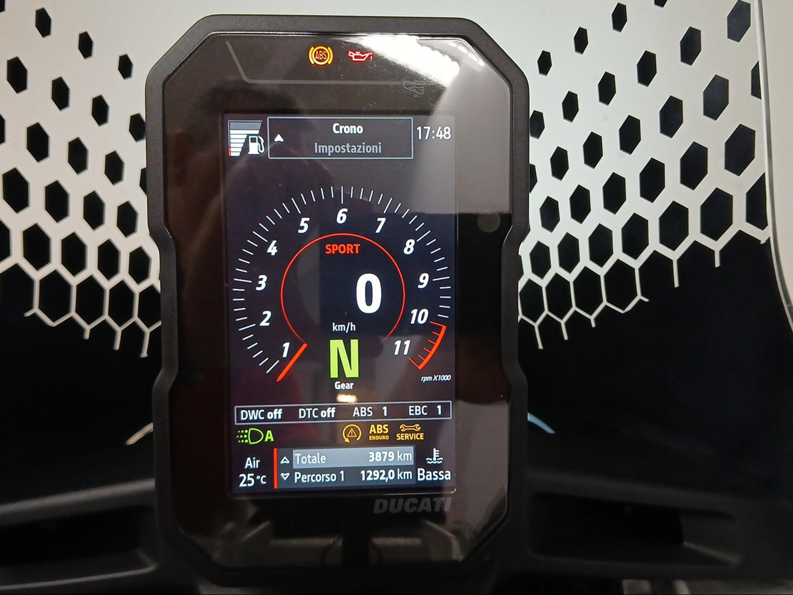 DUCATI Desert X-showroom-element-2
