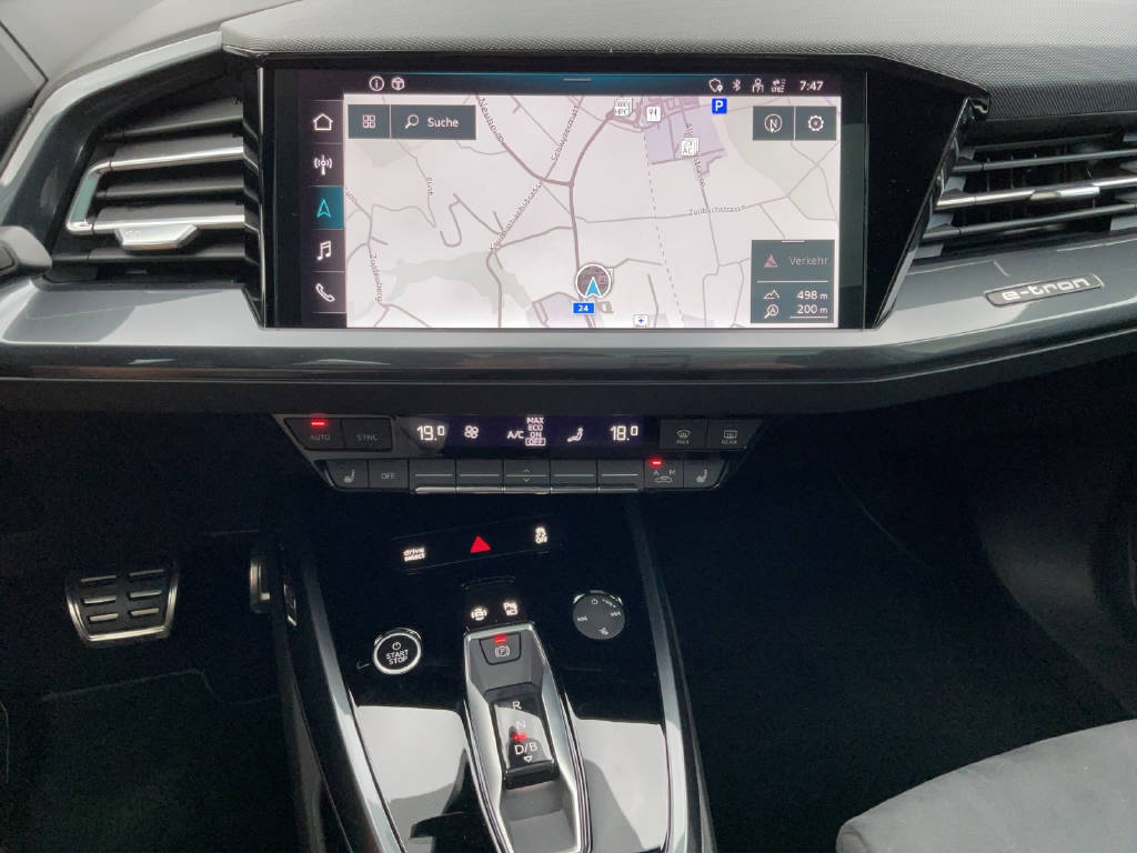 AUDI Q4 e-tron Sportback 50 quattro-image-11