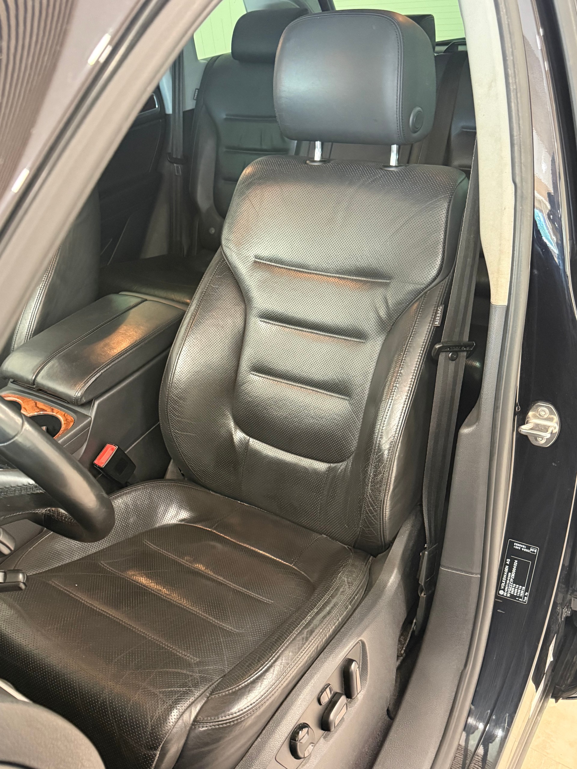 VW Touareg 4.2 TDI Tiptronic-image-7