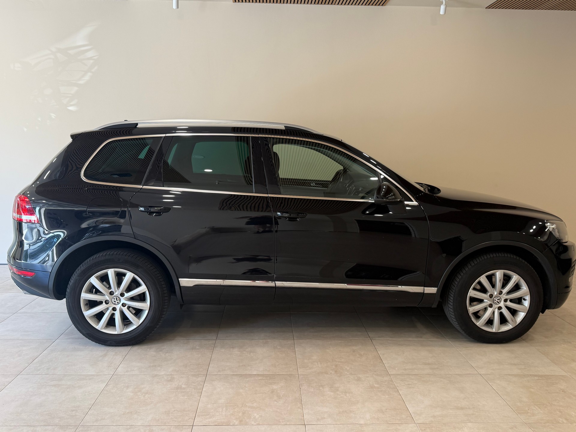 VW Touareg 4.2 TDI Tiptronic-image-5