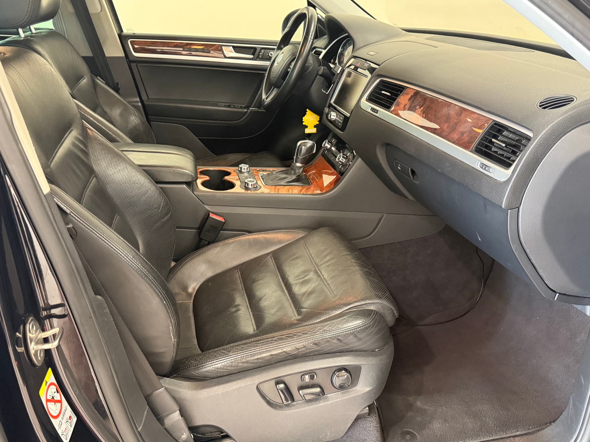 VW Touareg 4.2 TDI Tiptronic-image-8