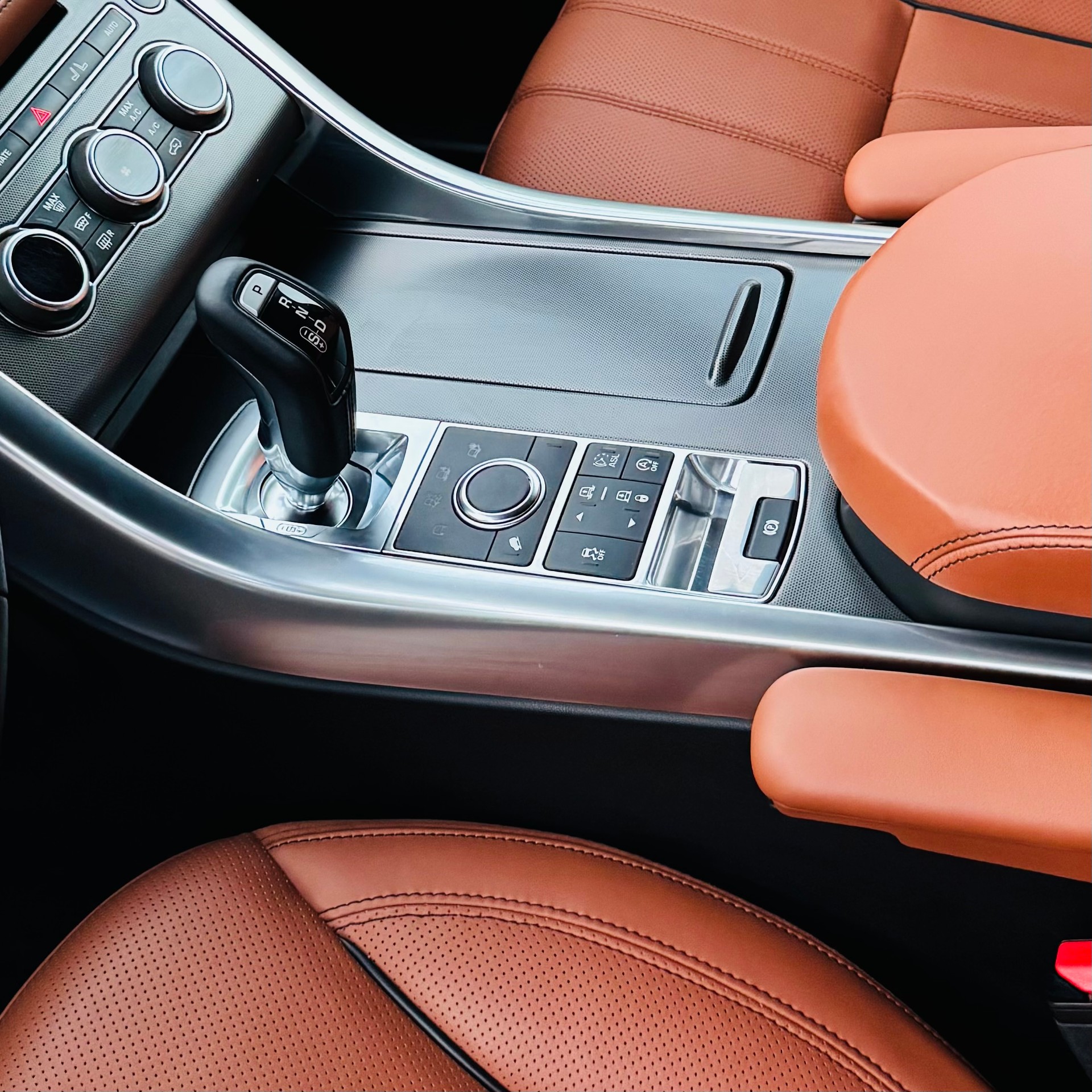 LAND ROVER Range Rover Sport 3.0 SDV6 HSE Dynamic Automatic-image-9