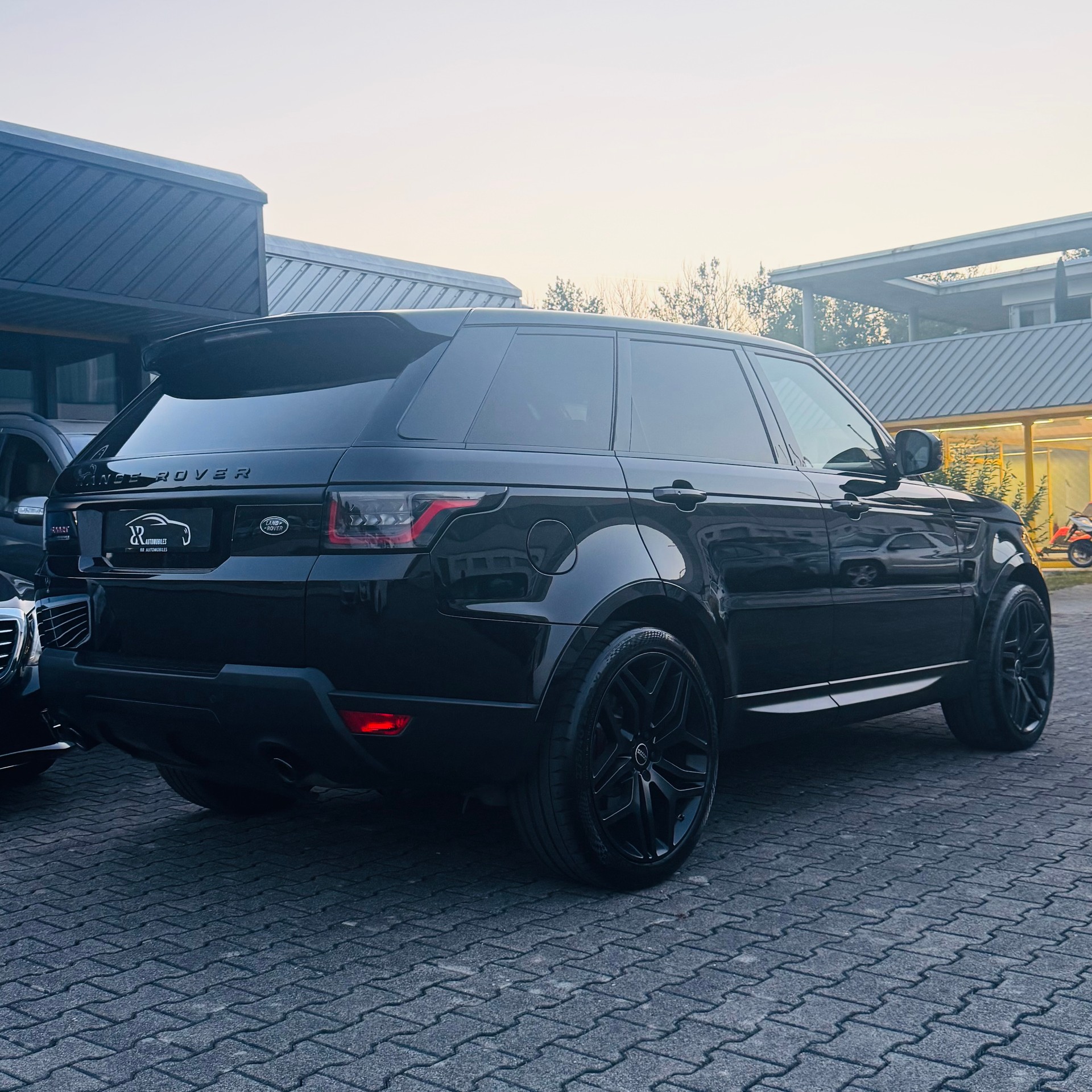 LAND ROVER Range Rover Sport 3.0 SDV6 HSE Dynamic Automatic-image-2