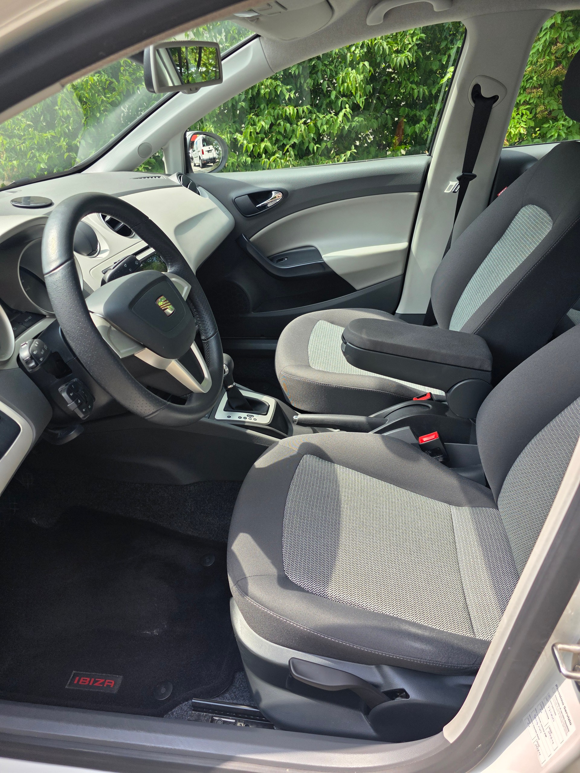 SEAT Ibiza 1.6 Style DSG-image-10