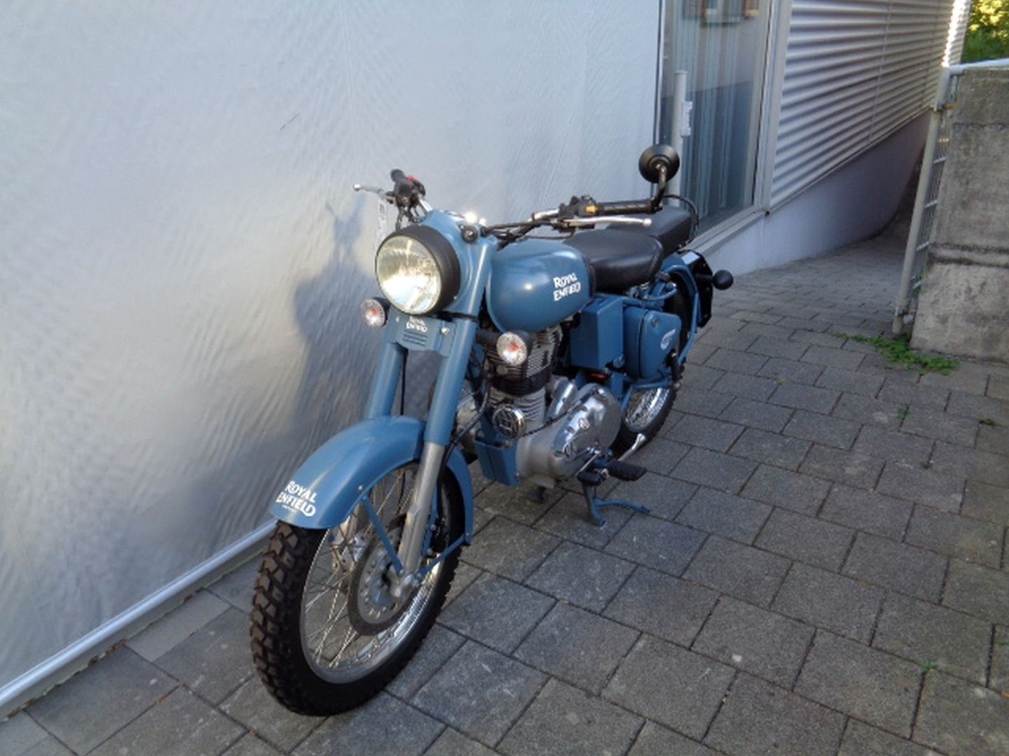 ROYAL ENFIELD CLASSIC 500 MY16-showroom-element-1