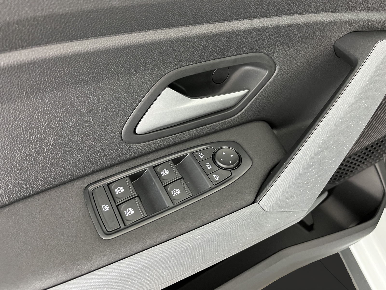 DACIA Bigster 1.2 Hybrid Journey 4WD-image-12