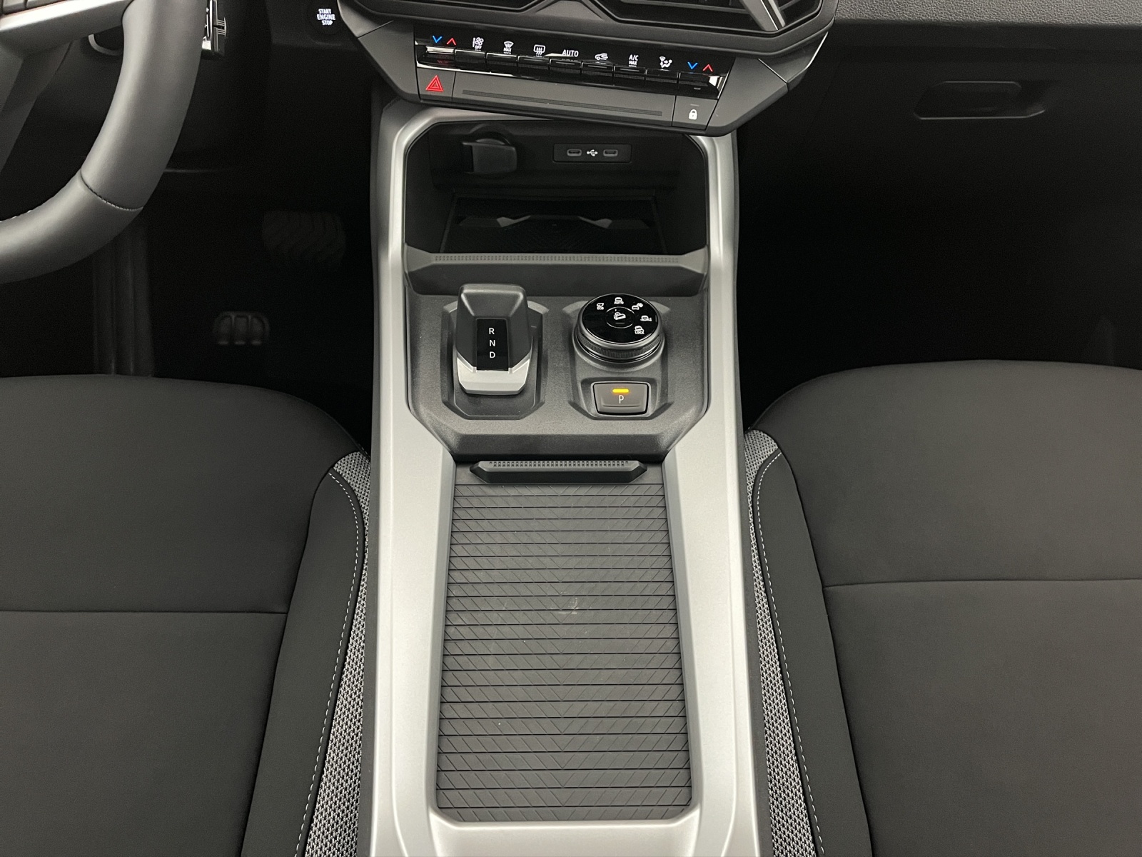 DACIA Bigster 1.2 Hybrid Journey 4WD-image-13