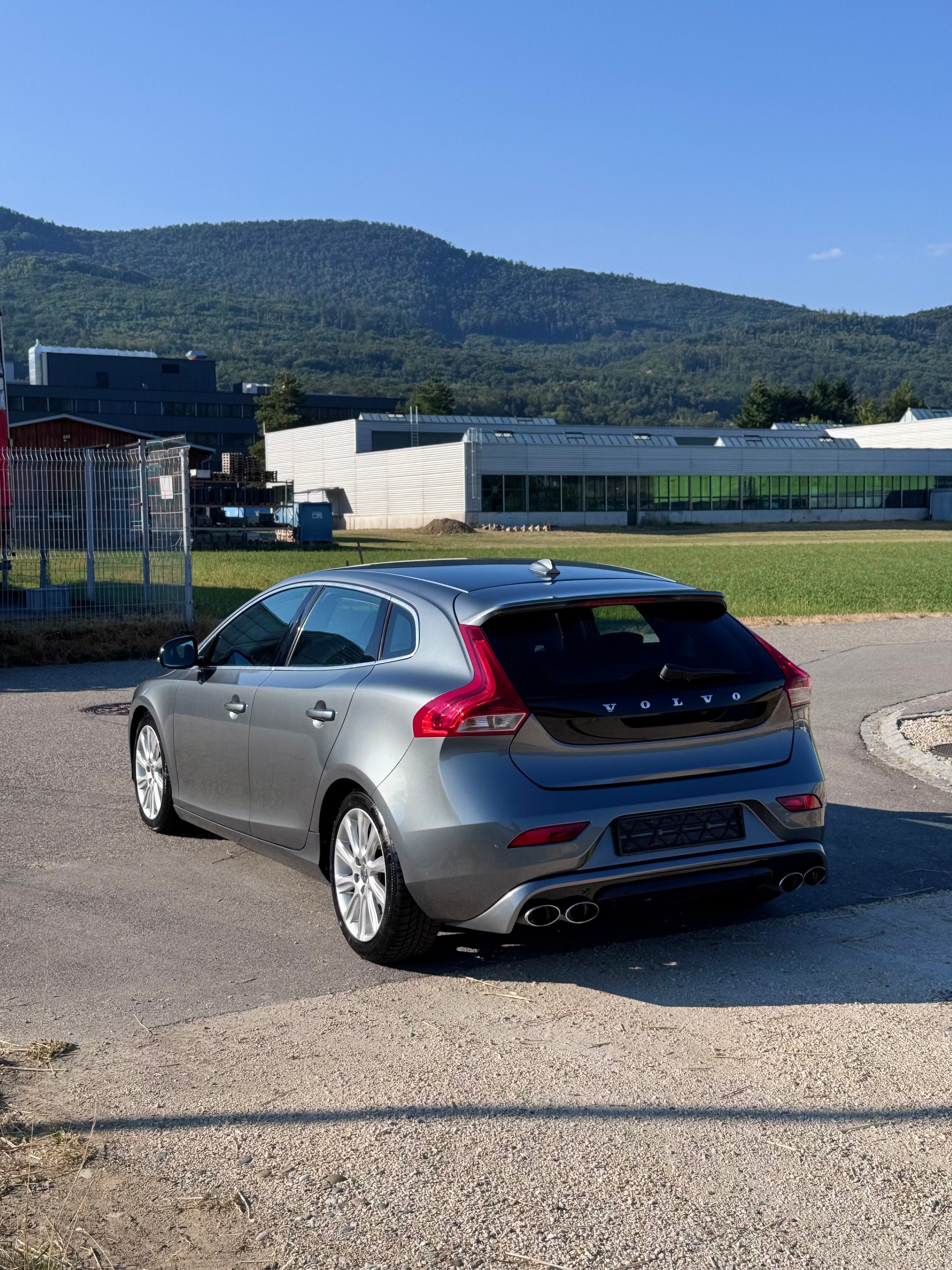 VOLVO 2.0 D3 Summum S/S-image-2