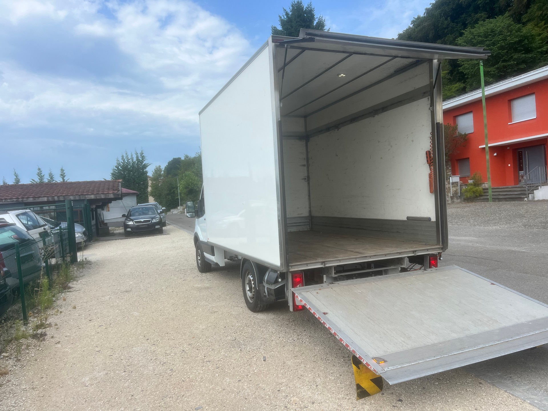 FORD Transit 350 L4H1 Ambiente 4WD-image-4