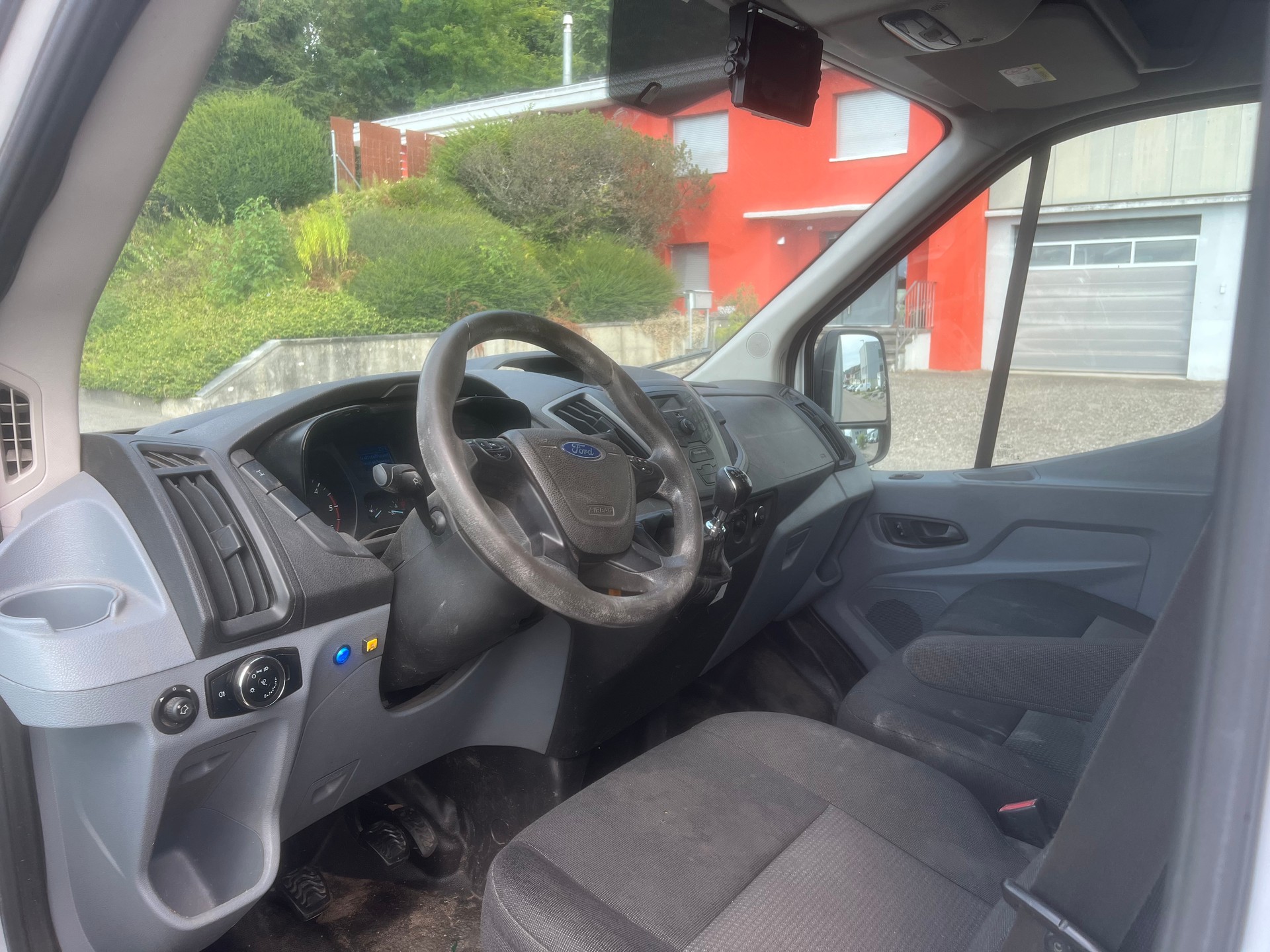 FORD Transit 350 L4H1 Ambiente 4WD-image-12