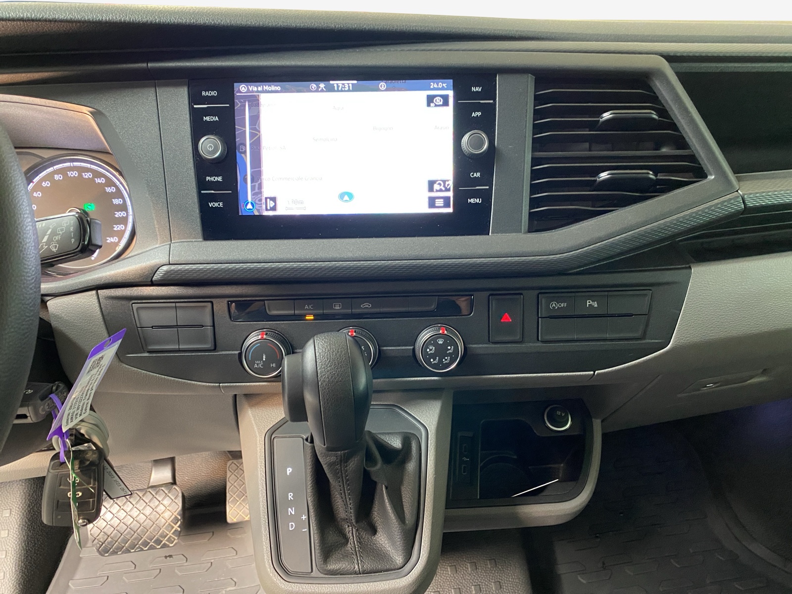 VW T6.1 2.0 TDI DSG-image-10