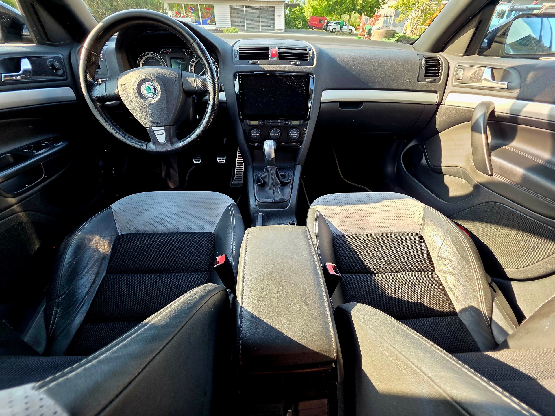 SKODA Octavia 2.0 TFSI RS-image-6