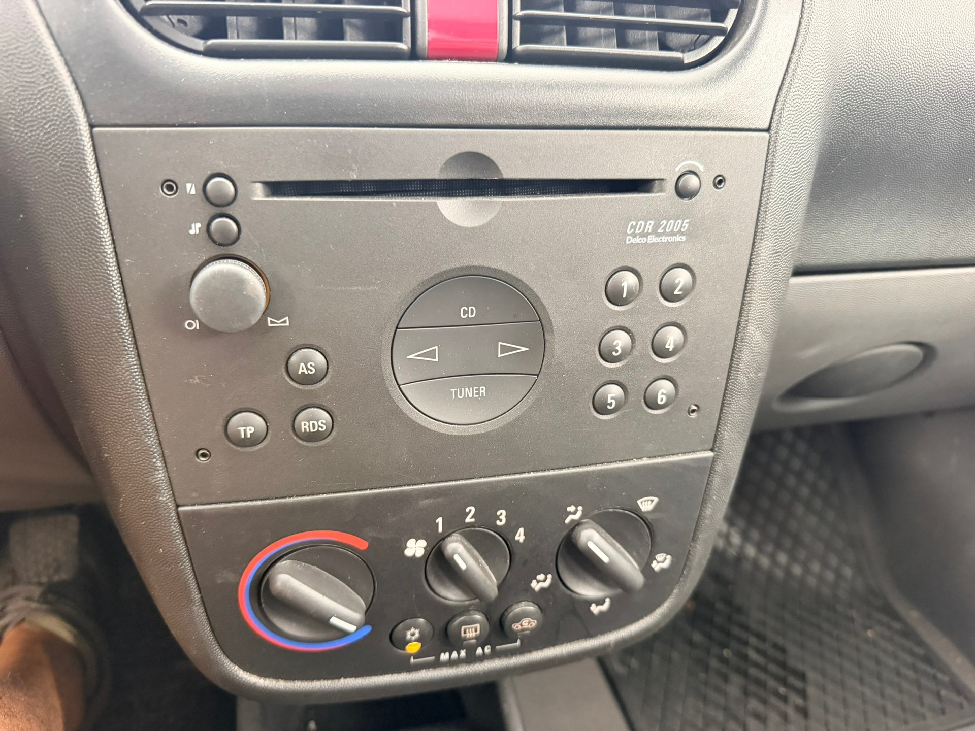 OPEL Corsa 1.2 16V Comfort-image-9