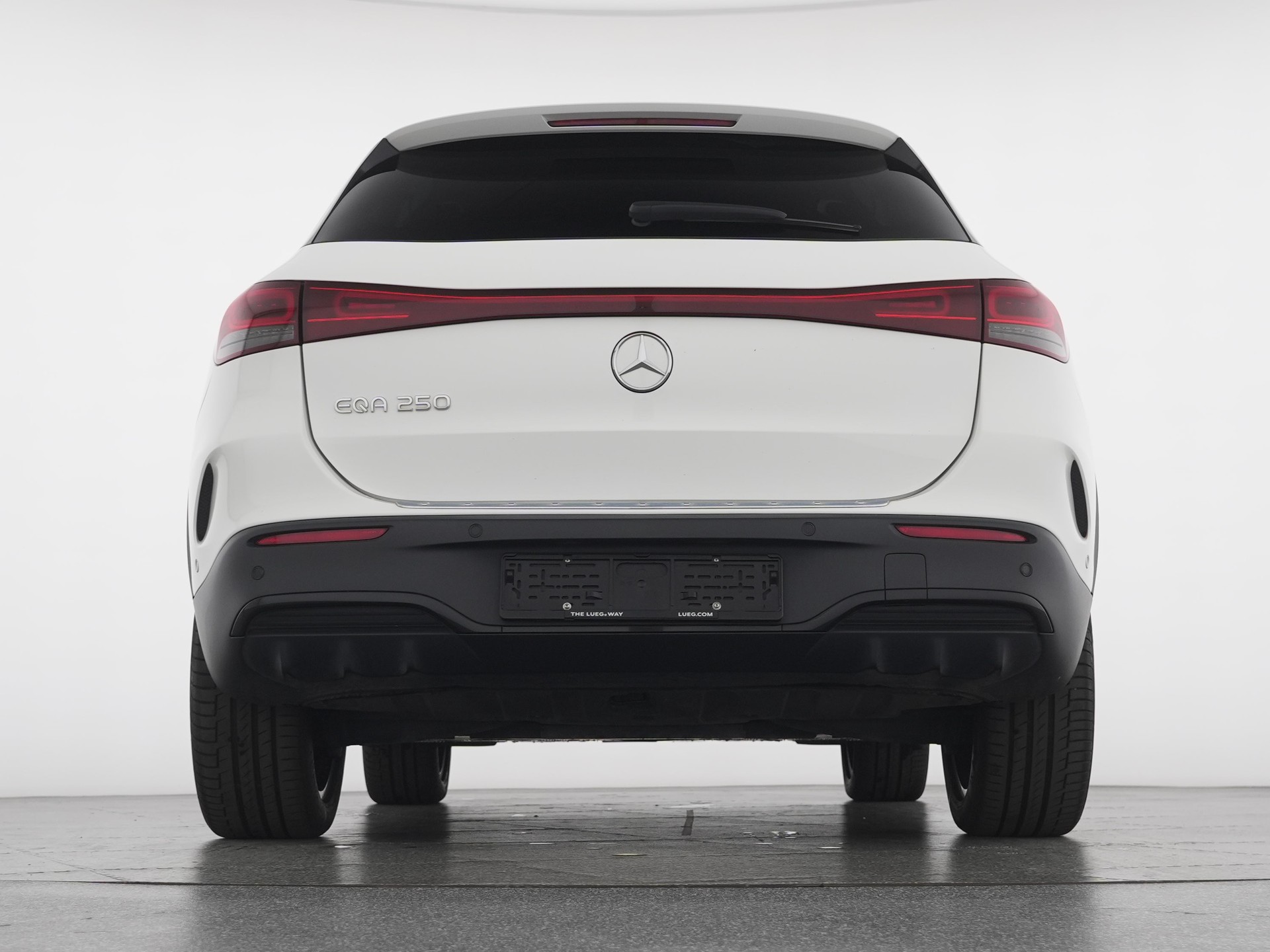 MERCEDES-BENZ EQA 250 AMG Line-image-4