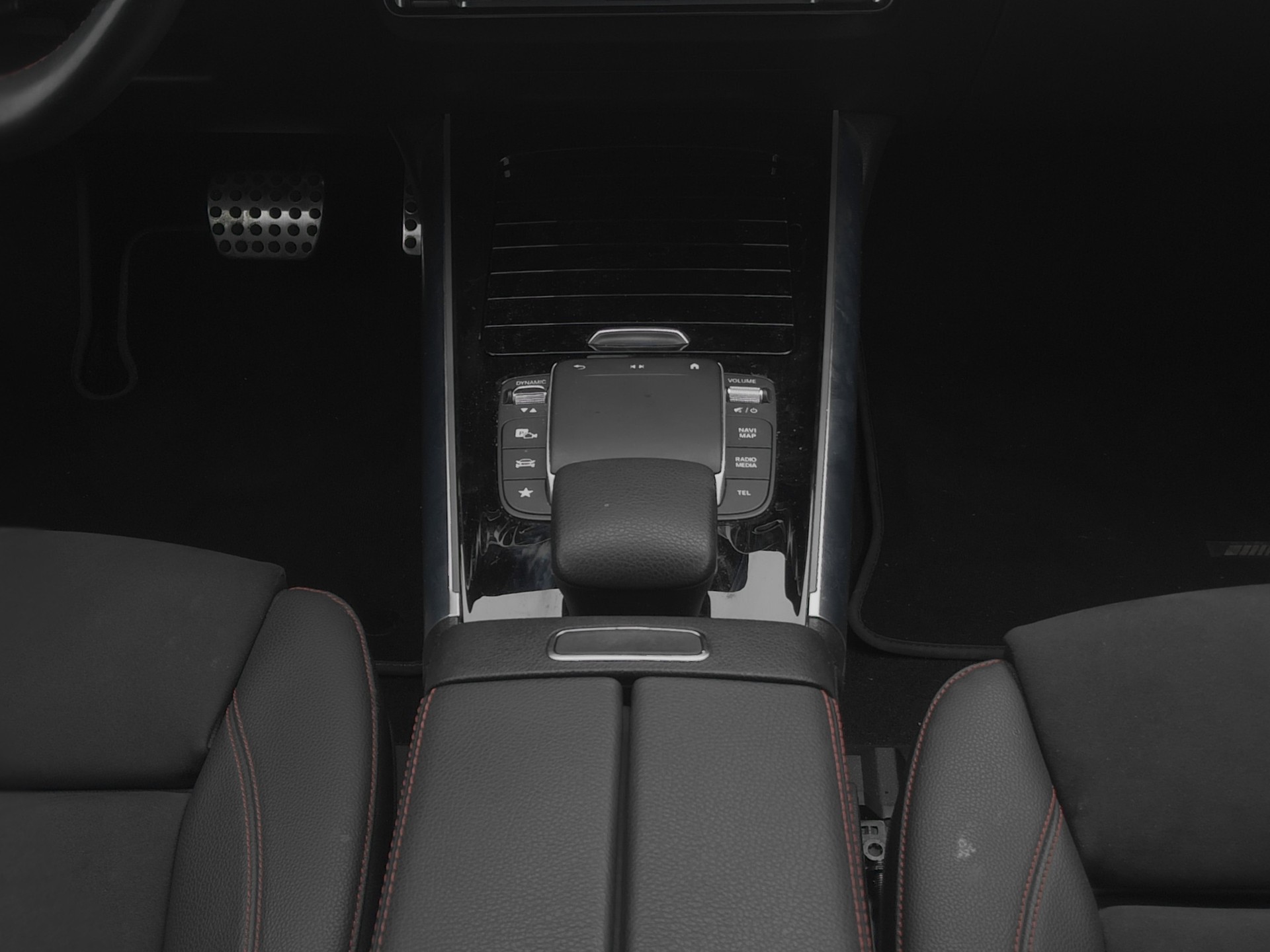 MERCEDES-BENZ EQA 250 AMG Line-image-9