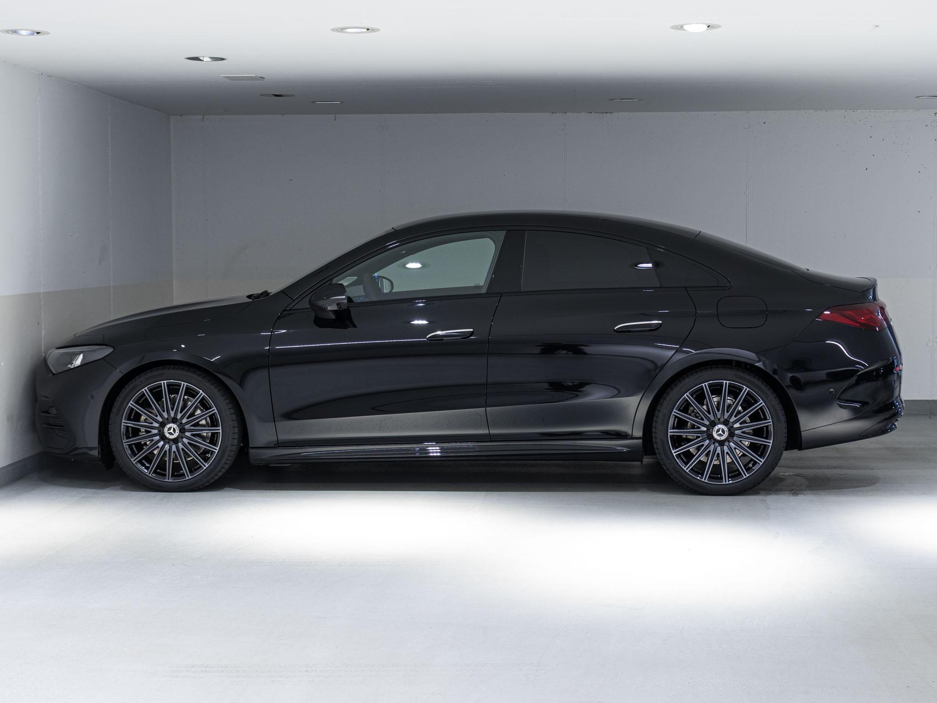 MERCEDES-BENZ CLA 220 4MATIC-image-4