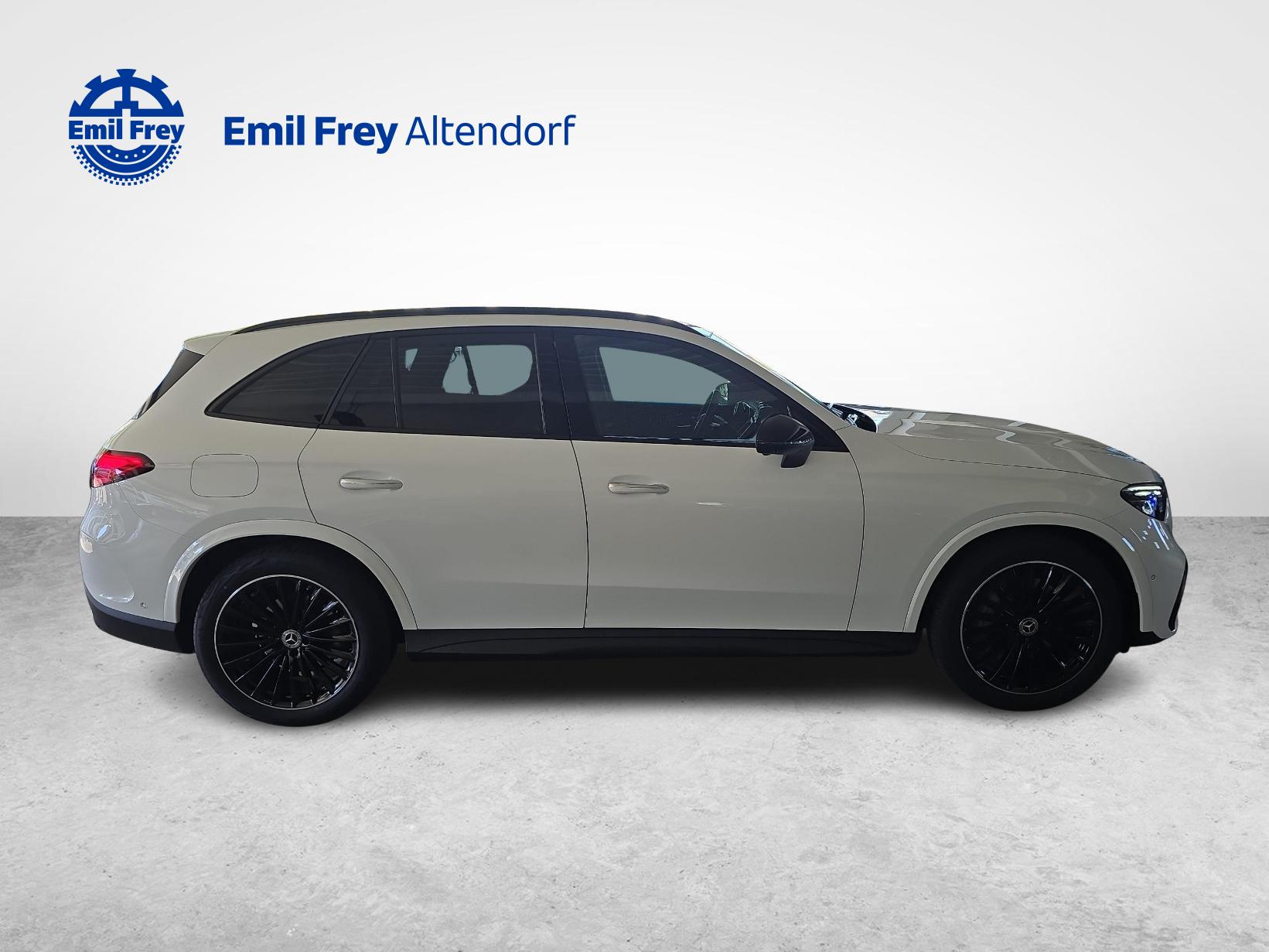 MERCEDES-BENZ GLC 300 4MATIC AMG Line-image-5