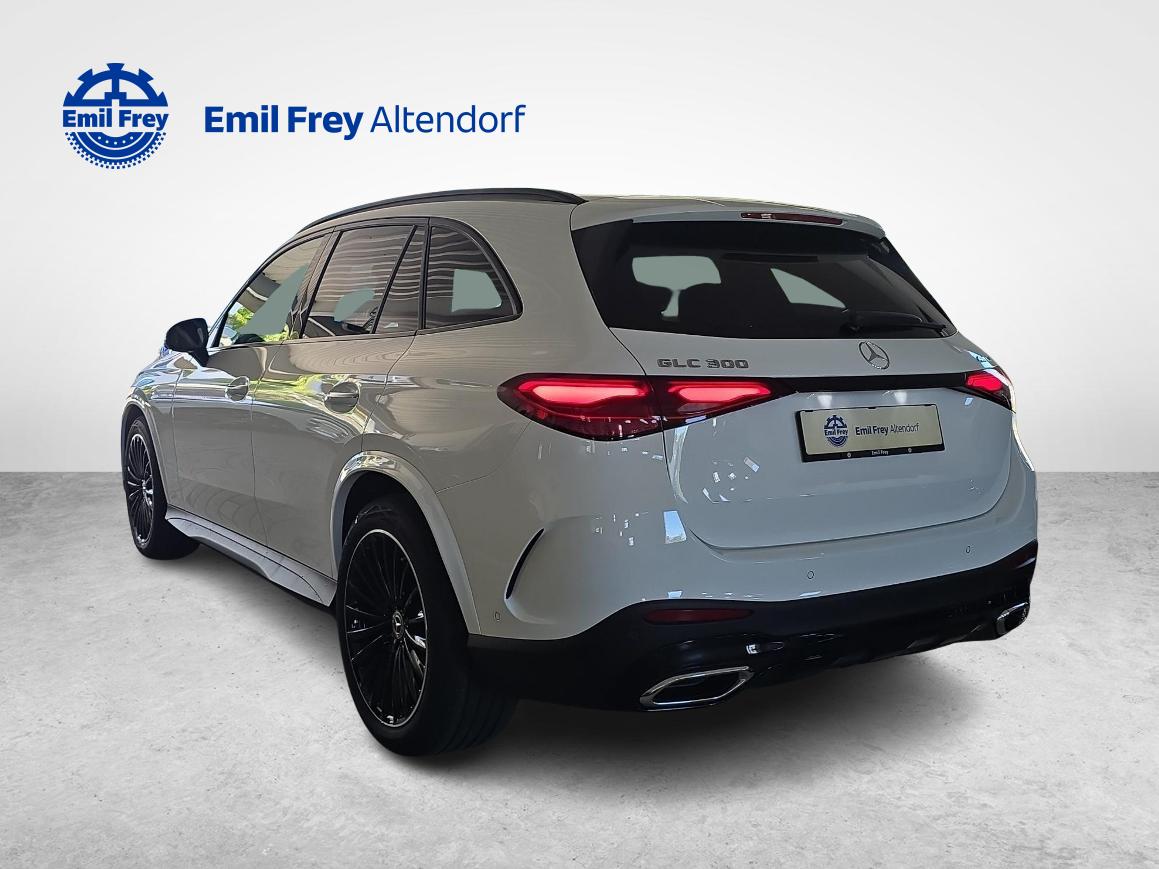 MERCEDES-BENZ GLC 300 4MATIC AMG Line-image-2