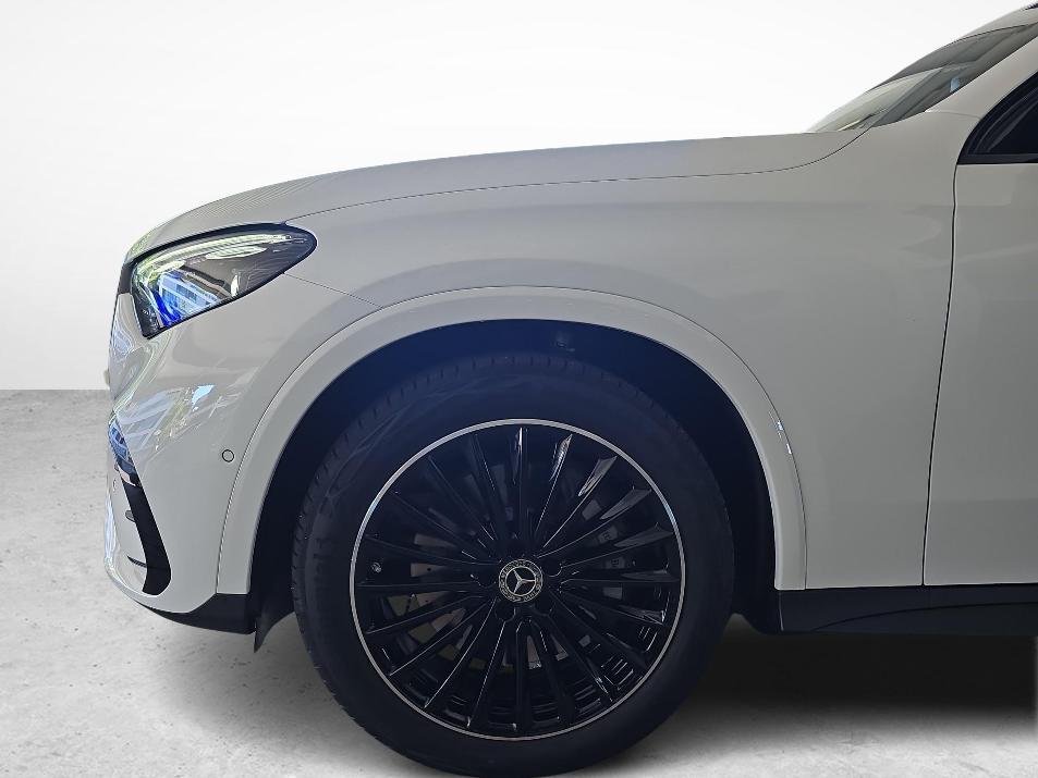 MERCEDES-BENZ GLC 300 4MATIC AMG Line-image-12
