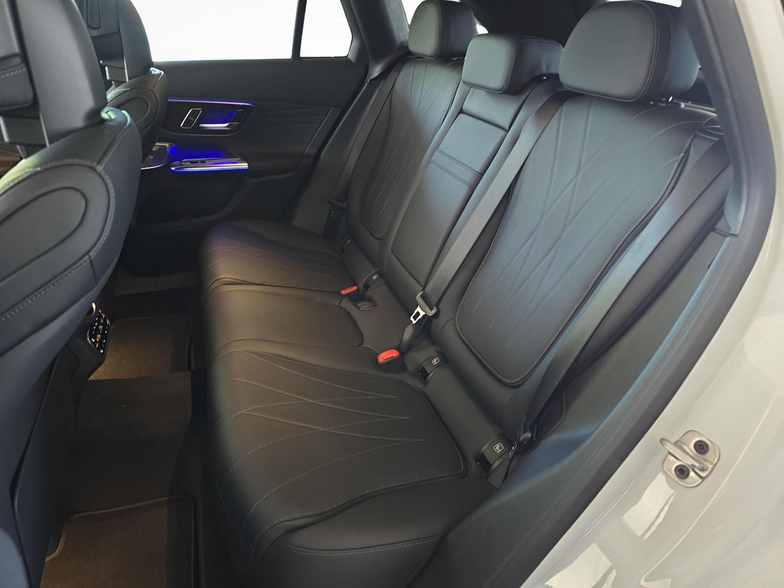 MERCEDES-BENZ GLC 300 4MATIC AMG Line-image-10
